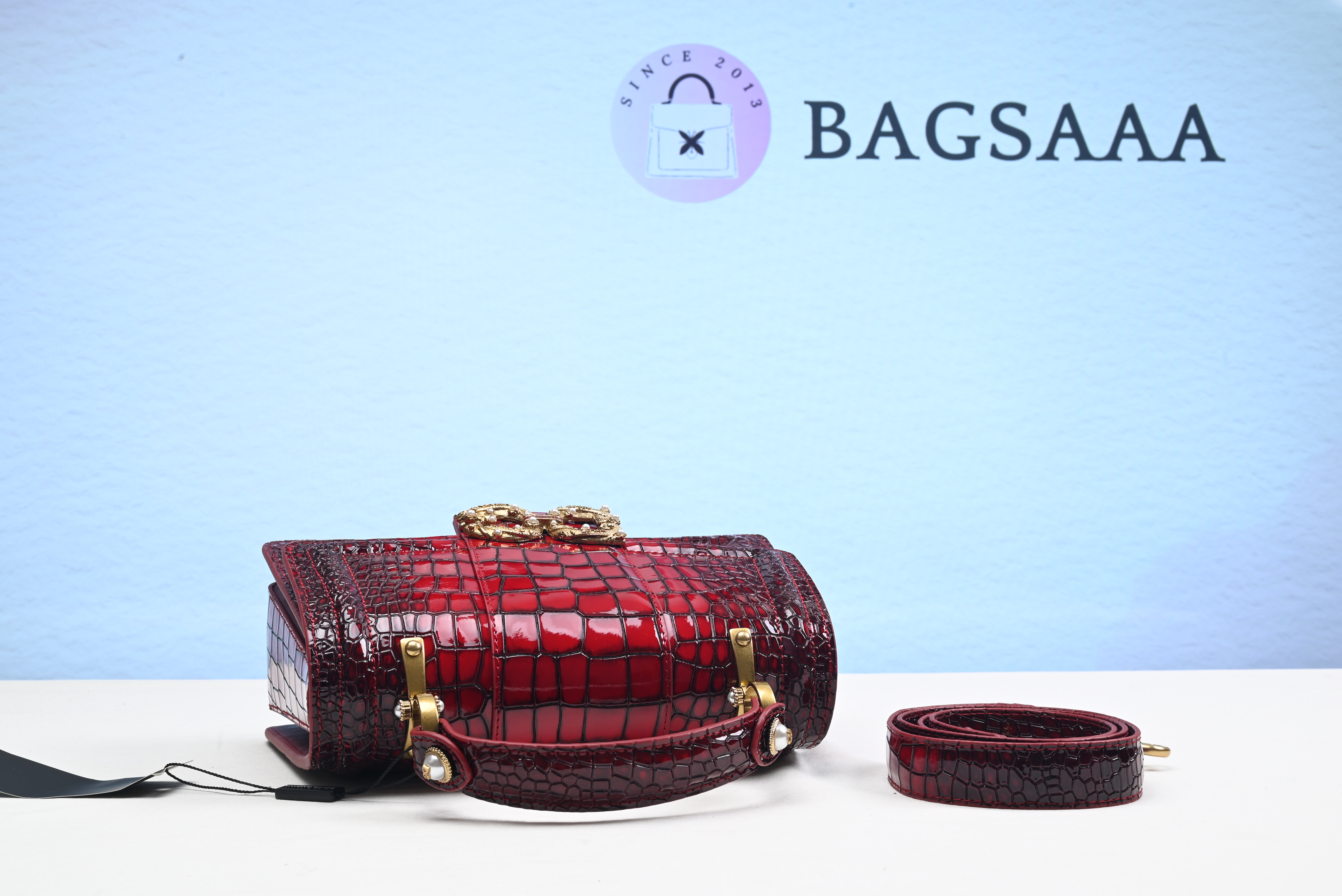 Bagsaaa Dolce & Gabbana Amore Shoulder Bag In Crocodile Leather Red – 27x8x18cm