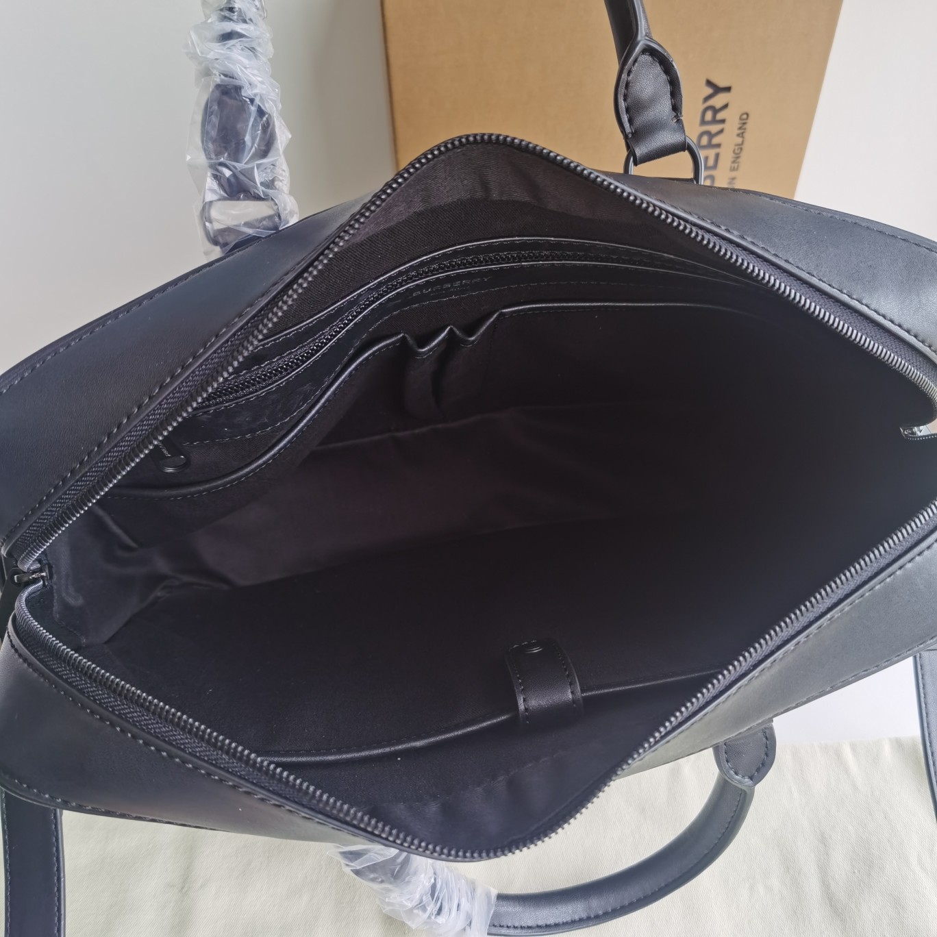 Bagsaaa Bv*b*rry Ainsworth Giant Check-E Canvas Briefcase Bag Black - 38 x 9 x 28cm