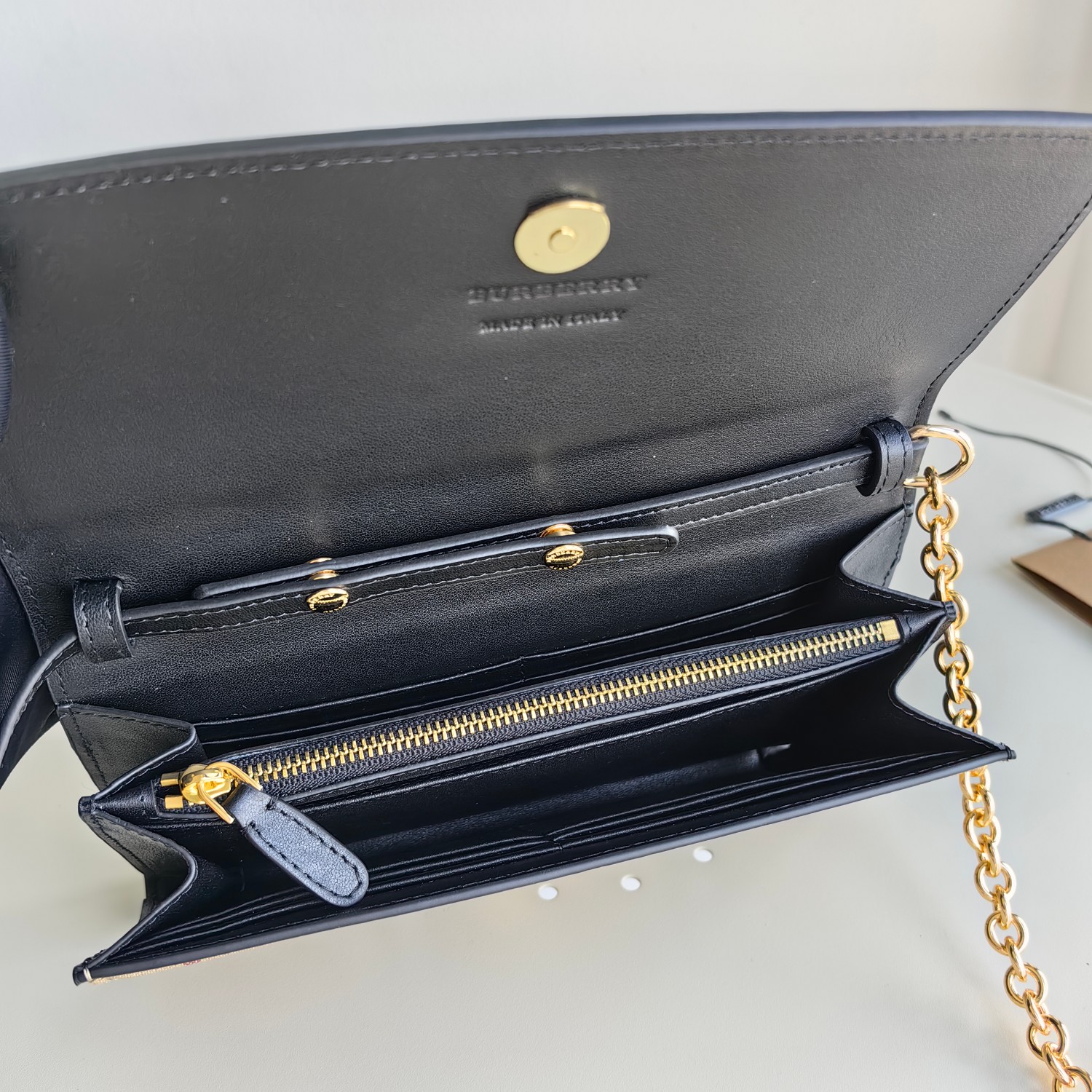 Bagsaaa Bv*b*rry Calfskin Horseferry Check Henley Wallet On Chain Black - 21*12*3cm