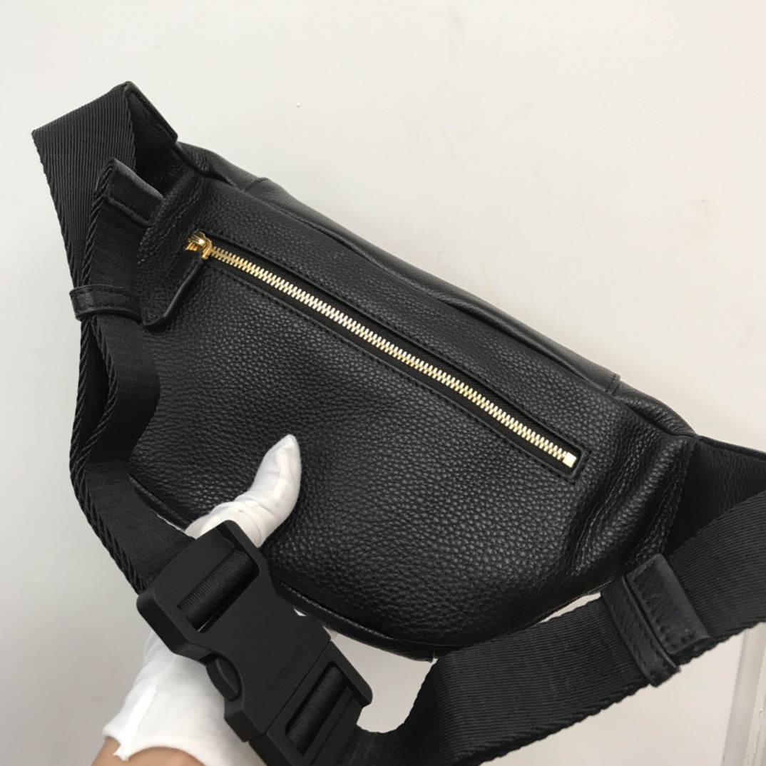 Bagsaa Bv*b*rry Wasit Bag in black Leather - 31 x 7.5 x 16cm