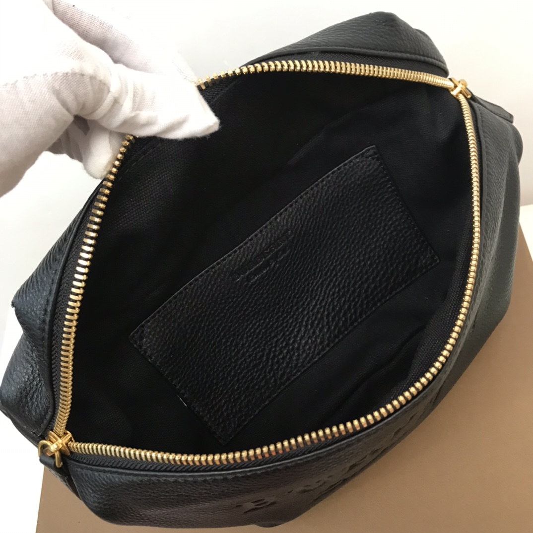 Bagsaa Bv*b*rry Wasit Bag in black Leather - 31 x 7.5 x 16cm