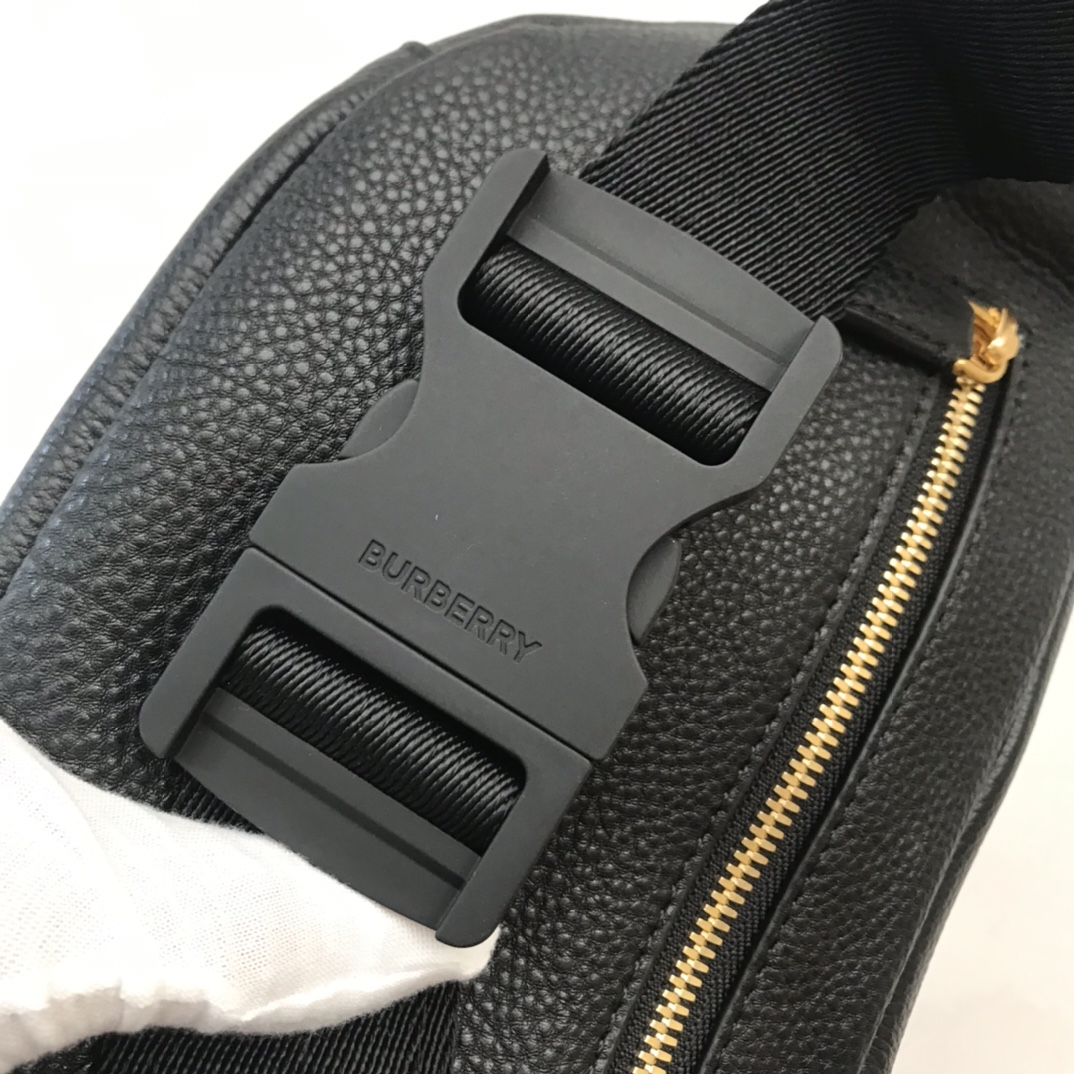 Bagsaa Bv*b*rry Wasit Bag in black Leather - 31 x 7.5 x 16cm