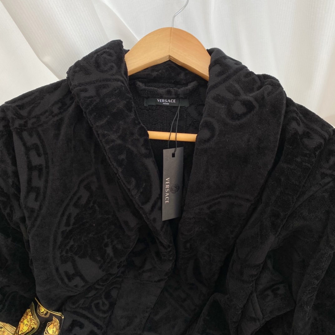 Bagsaaa Versace BLACK AMPLIFIED BATHROBE 