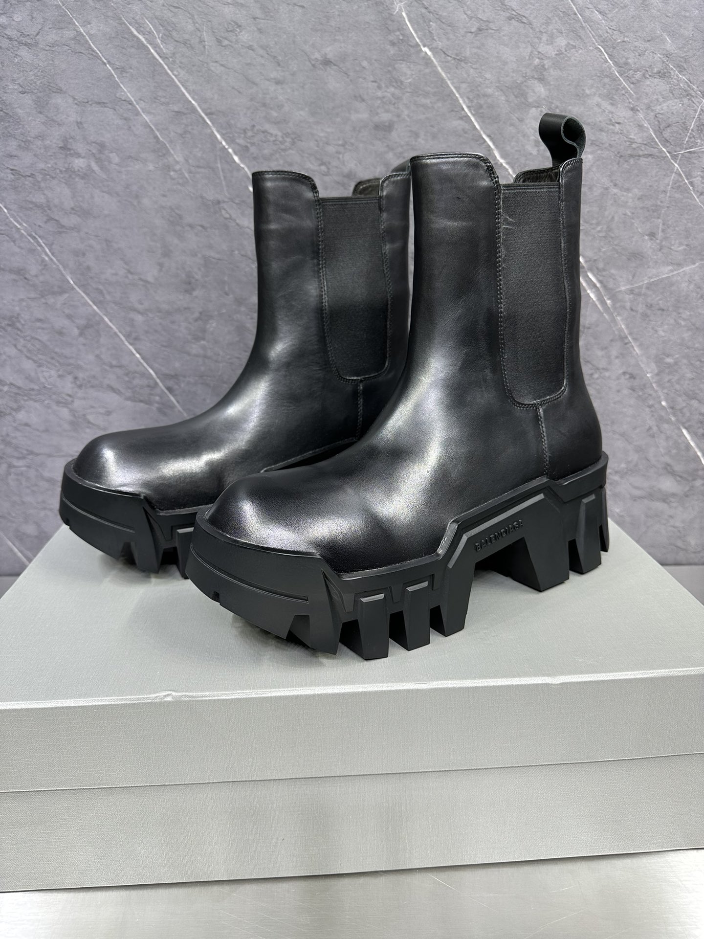 BAGSAAA BULLDOZER CHELSEA BOOT IN BLACK