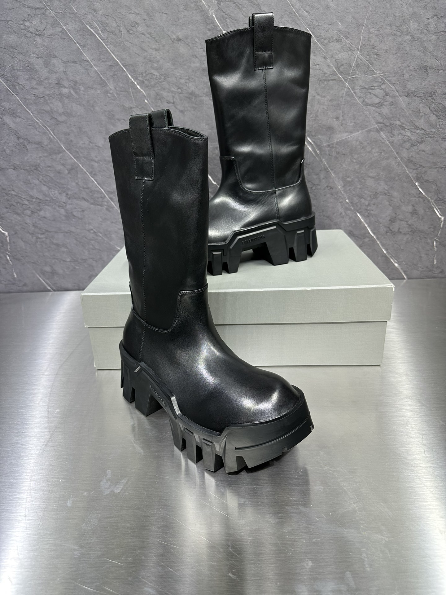 BAGSAAA Ba1en*iaga BULLDOZER CHELSEA BOOT IN BLACK 02