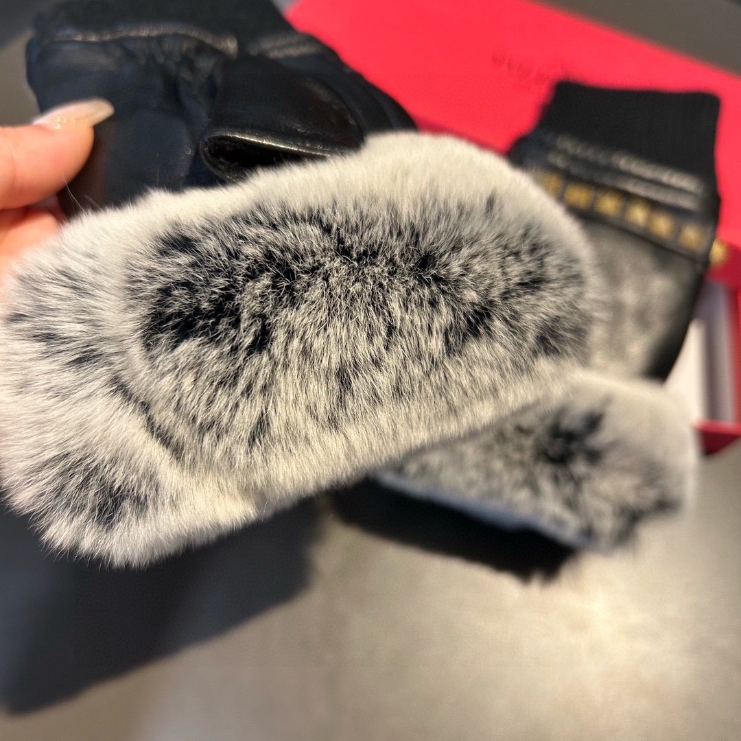 Bagsaaa Va1e*ntin0 Half Finger Fur Black Leather Gloves 