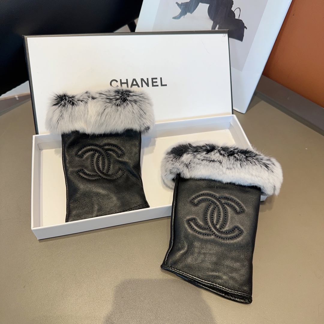 Bagsaaa Ch**el Half Finger White Fur Leather Gloves 02