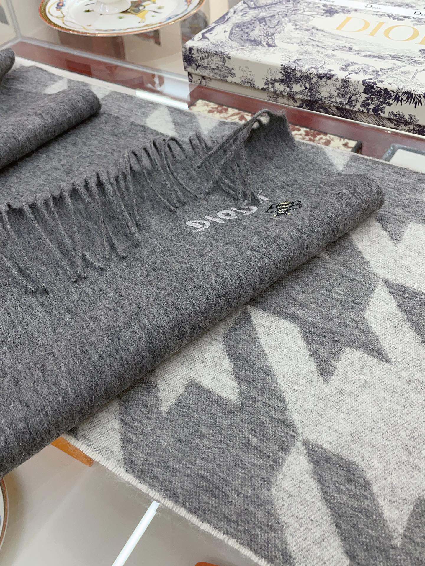 Bagsaaa D10r Scarf Houndstooth Pattern Grey - 35*180cm