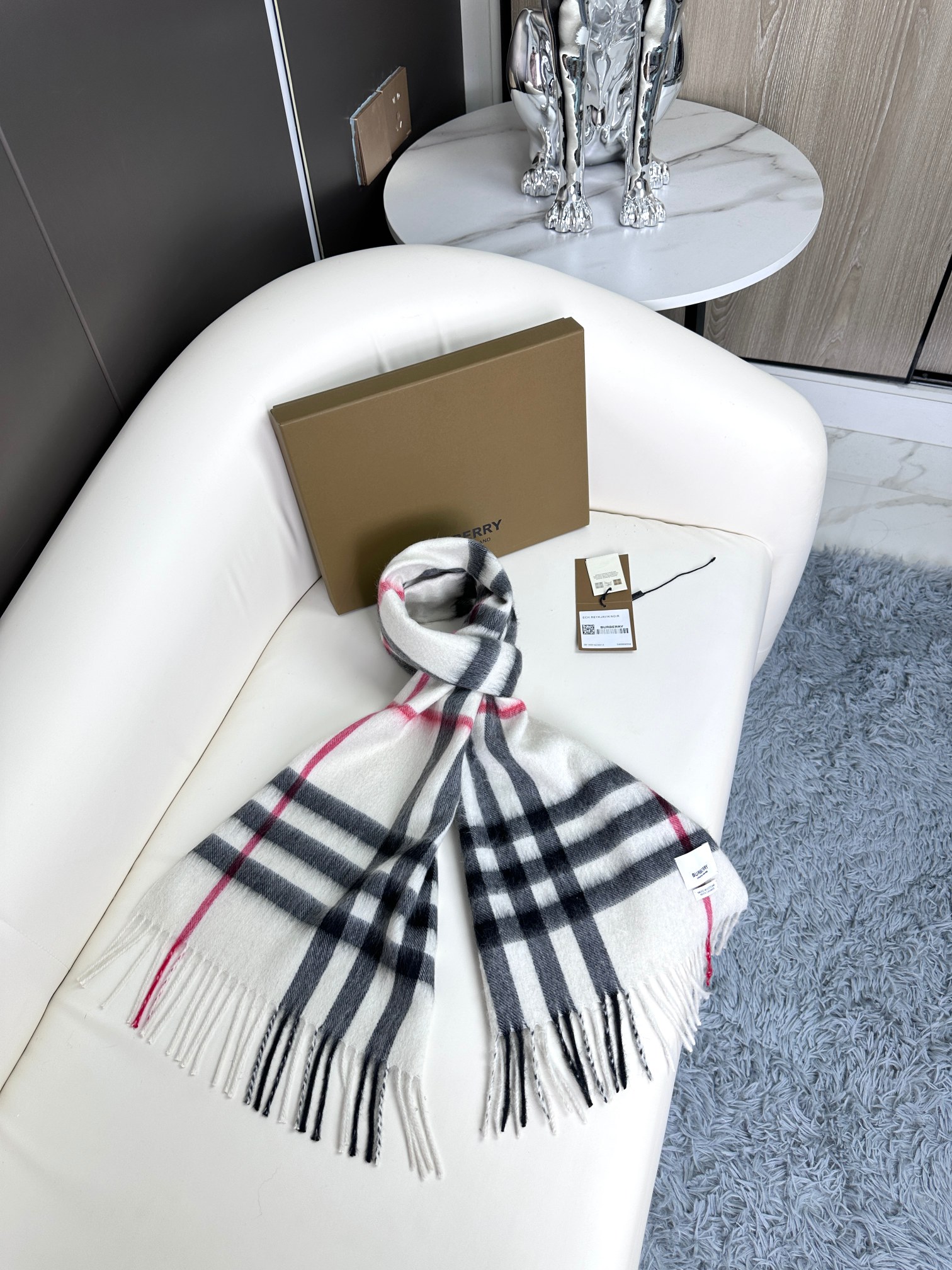 Bagsaaa Bv*b*rry White Striped Scarf