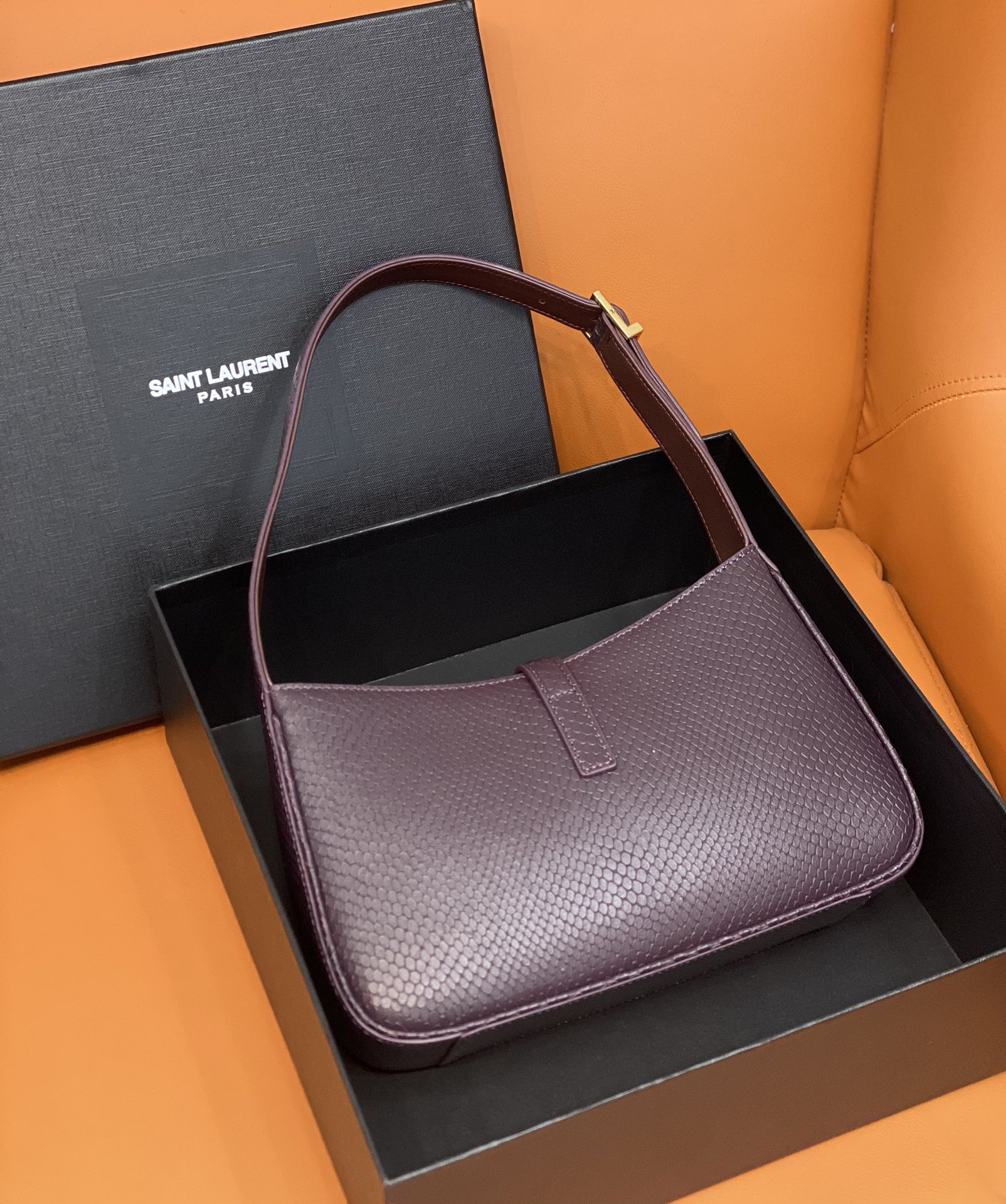 Bagsaaa Y51 LE 5 À 7 in burgundy python leather - 23 X 16 X 6,5 CM