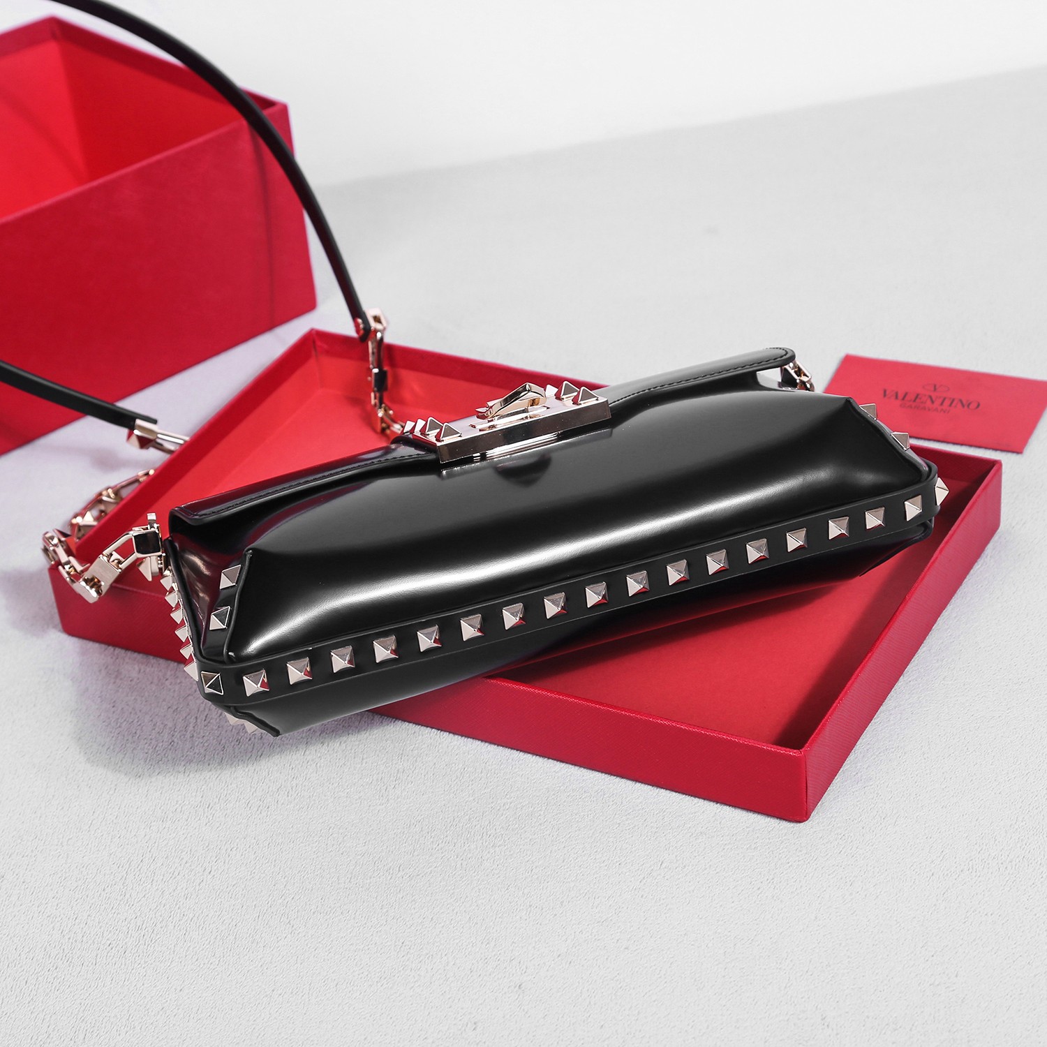 Bagsaaa Va1e*ntin0 Garavani Rockstud Shoulder Black Bag Gold Hardware - 26x13 x7cm