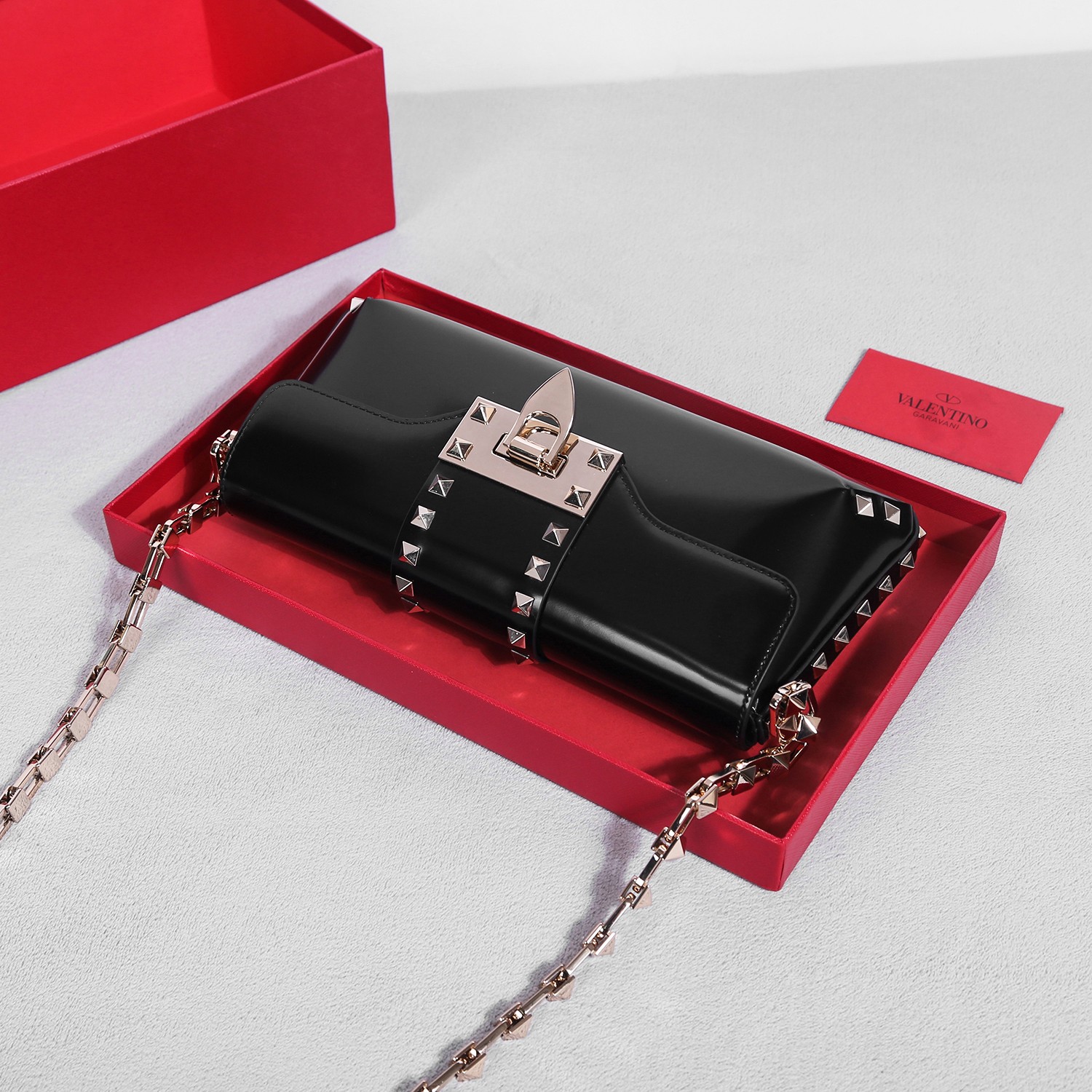 Bagsaaa Va1e*ntin0 Garavani Rockstud Shoulder Black Bag Gold Hardware - 26x13 x7cm
