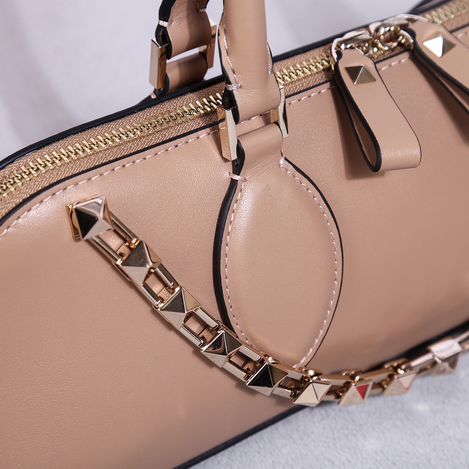 Bagsaaa Va1e*ntin0 garavani Rockstud E/W Calfskin Handbag Beige - 26 x 13 x 7cm