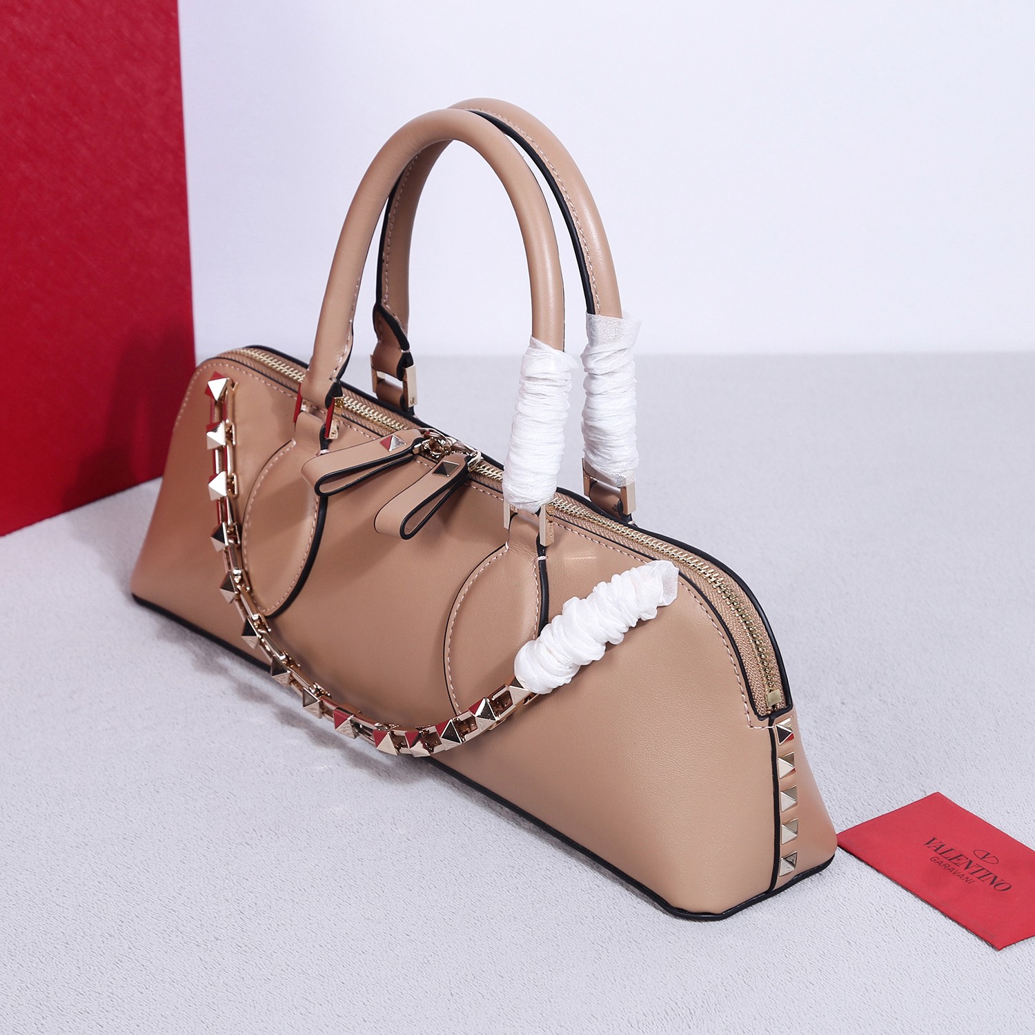 Bagsaaa Va1e*ntin0 garavani Rockstud E/W Calfskin Handbag Beige - 26 x 13 x 7cm