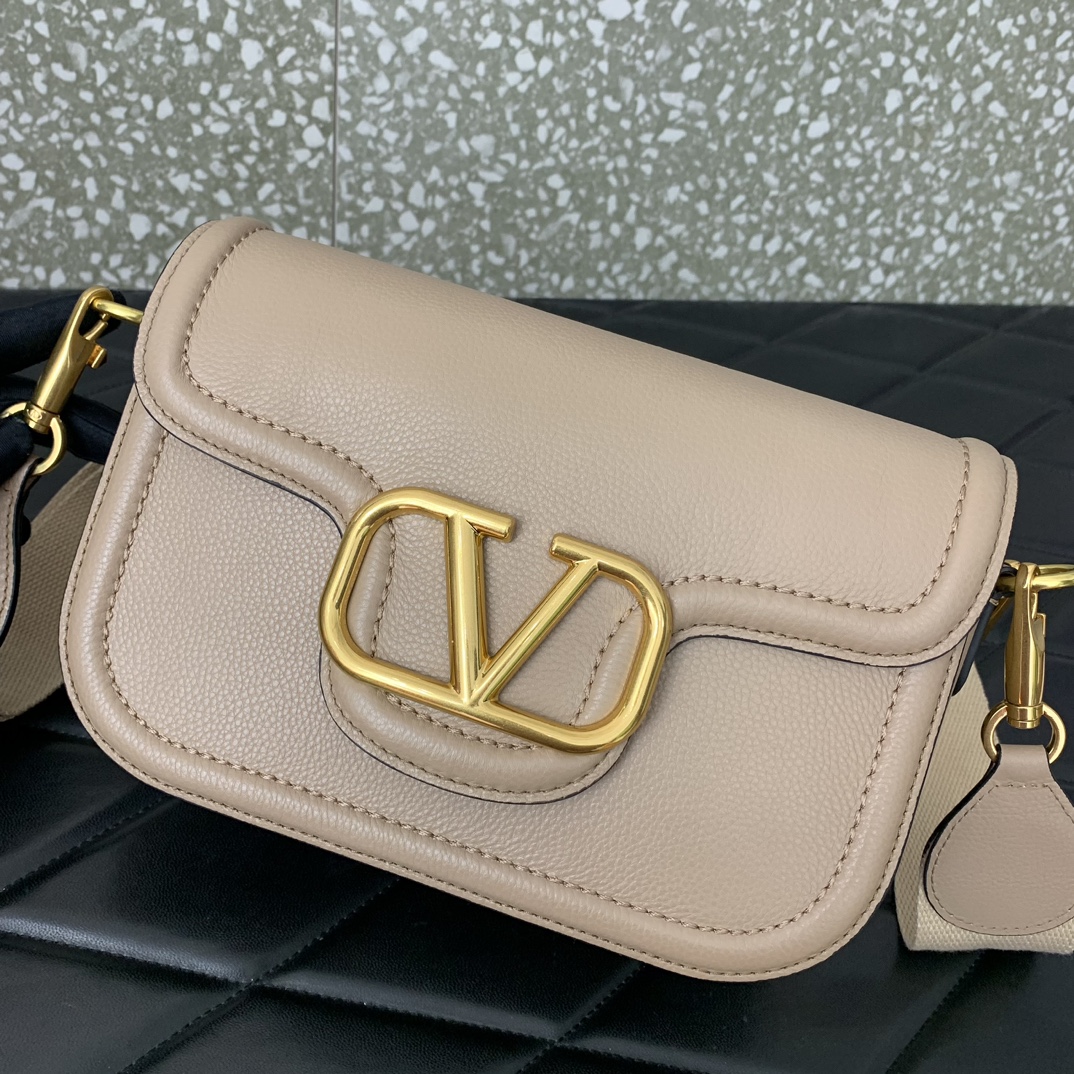 Bagsaaa Va1e*ntin0 Garavani Alltime leather shoulder bag beige - 23.5x18x8cm