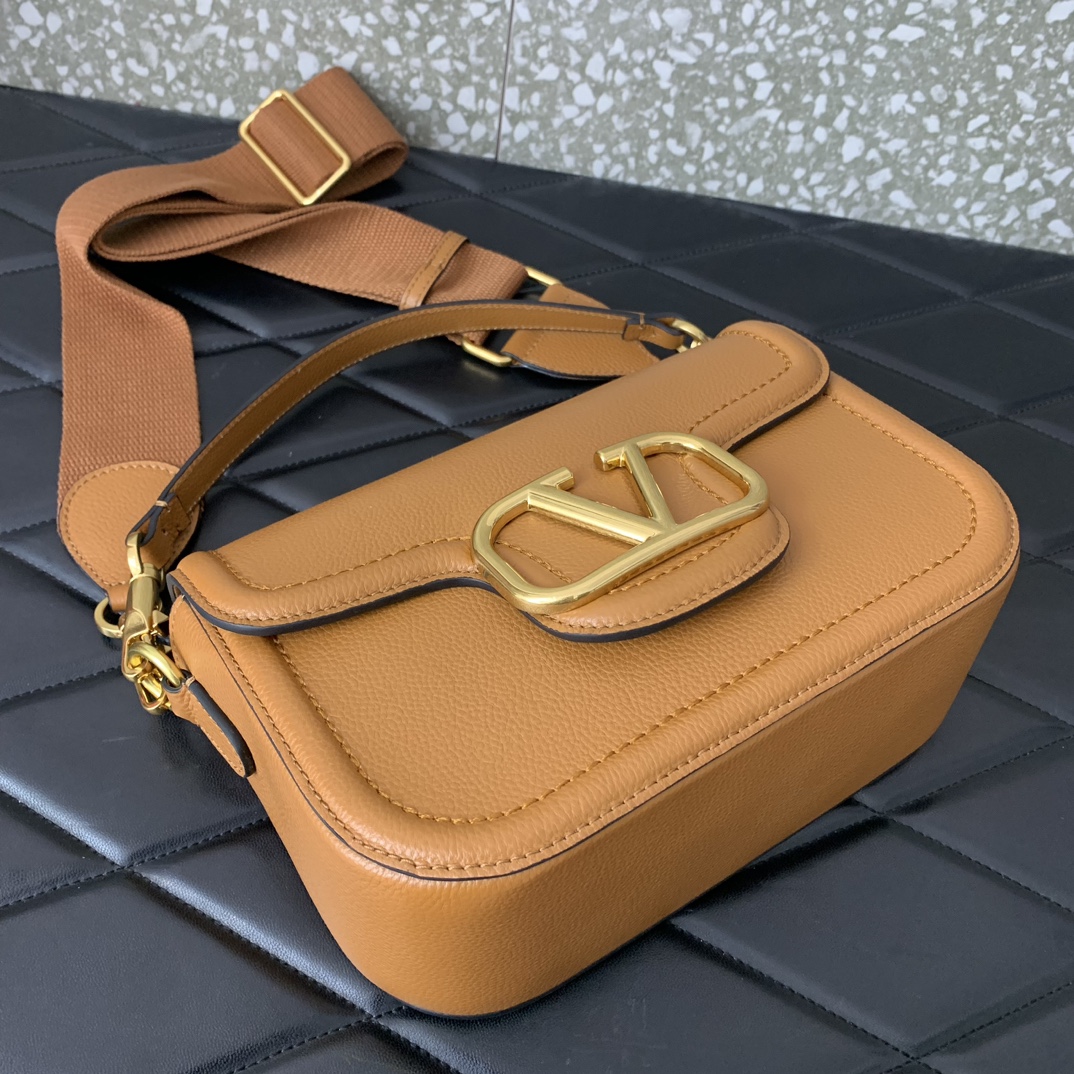 Bagsaaa Va1e*ntin0 Garavani Alltime leather shoulder bag brown - 23.5x18x8cm