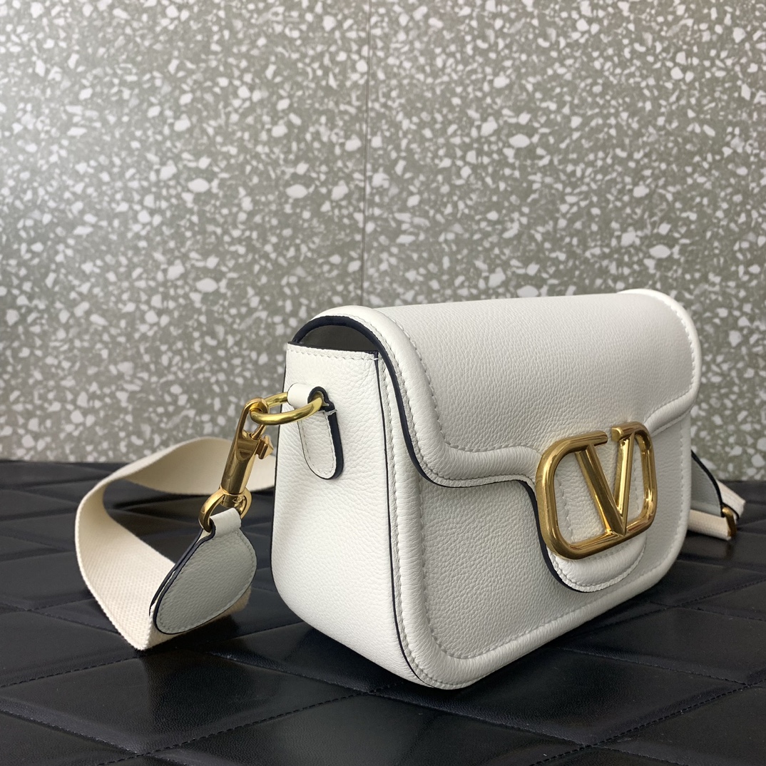Bagsaaa Va1e*ntin0 Garavani Alltime leather shoulder bag white - 23.5x18x8cm