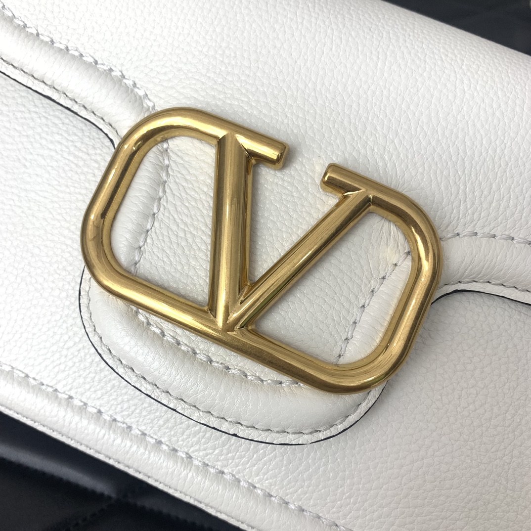 Bagsaaa Va1e*ntin0 Garavani Alltime leather shoulder bag white - 23.5x18x8cm