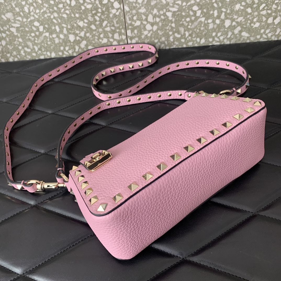 Bagsaaa Va1e*ntin0 Garavani Small Rockstud Grainy Calfskin Crossbody Bag Pink - 19x13x7cm