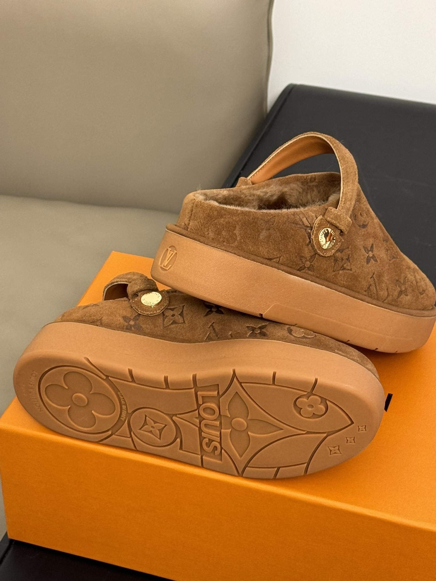 Bagsaaa L0vis Vvtt0n Aspen Platform Clog Cognac