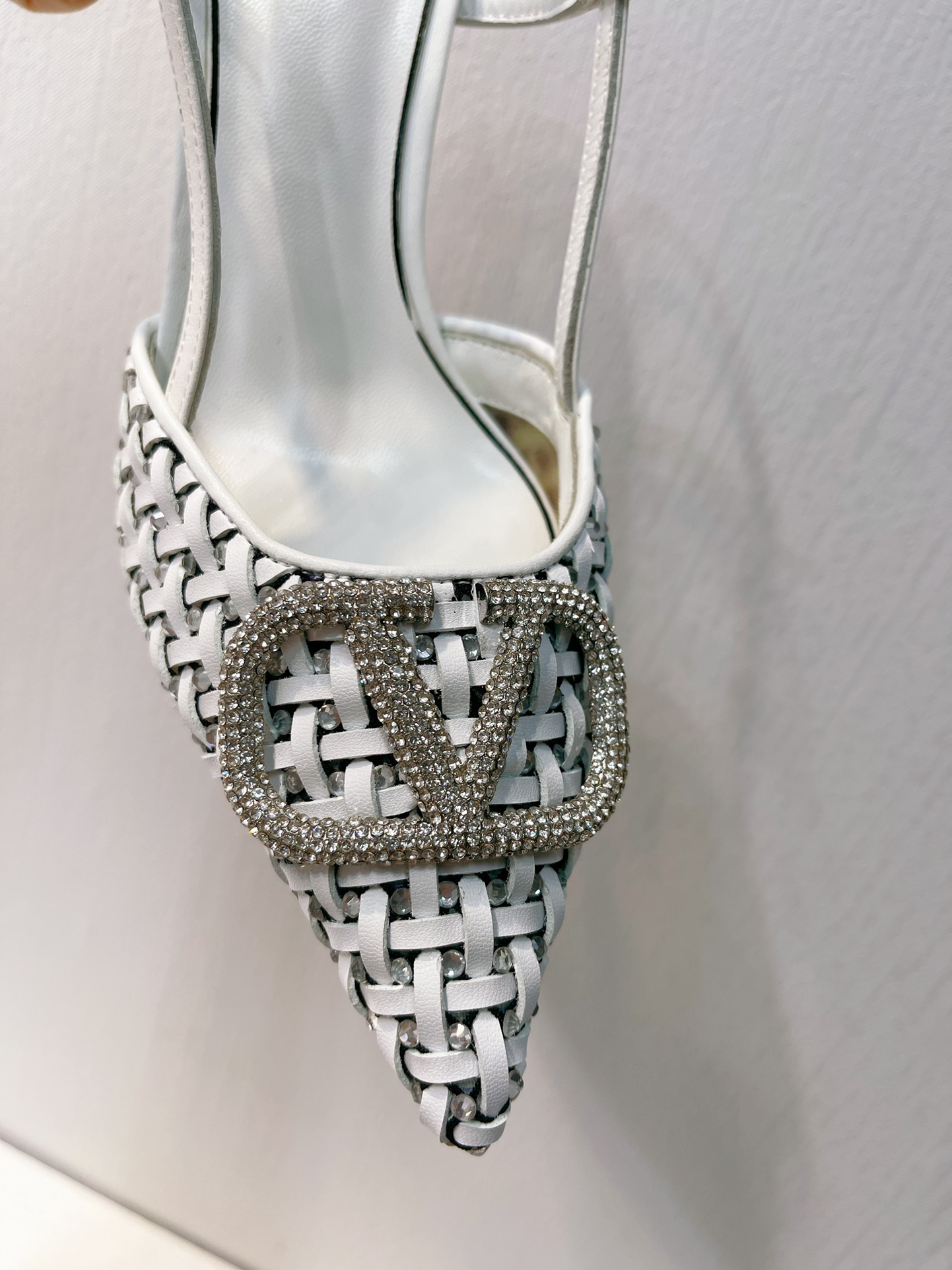 Bagsaaa Va1e*ntin0 White Slingback Heel