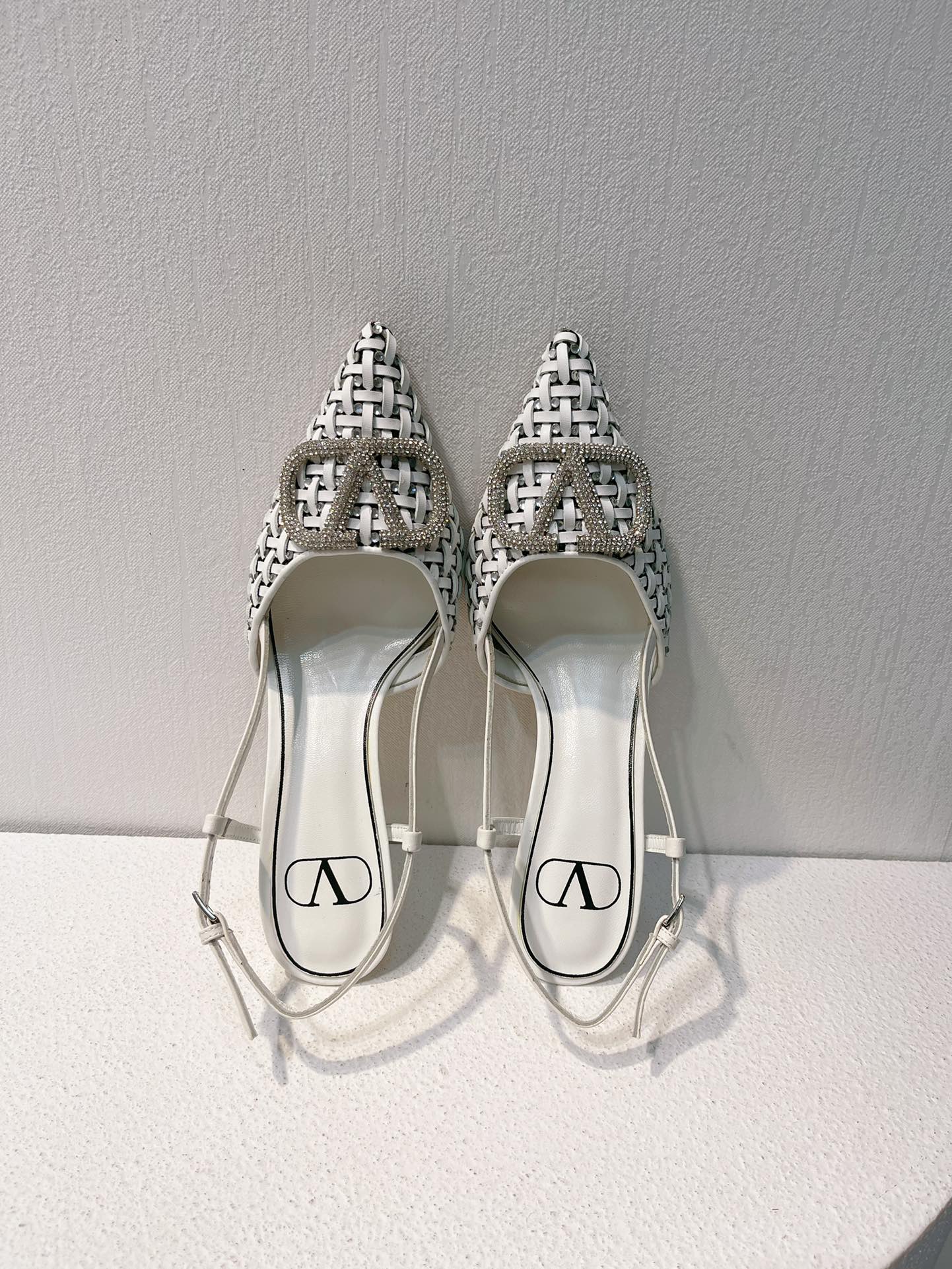 Bagsaaa Va1e*ntin0 White Slingback Heel