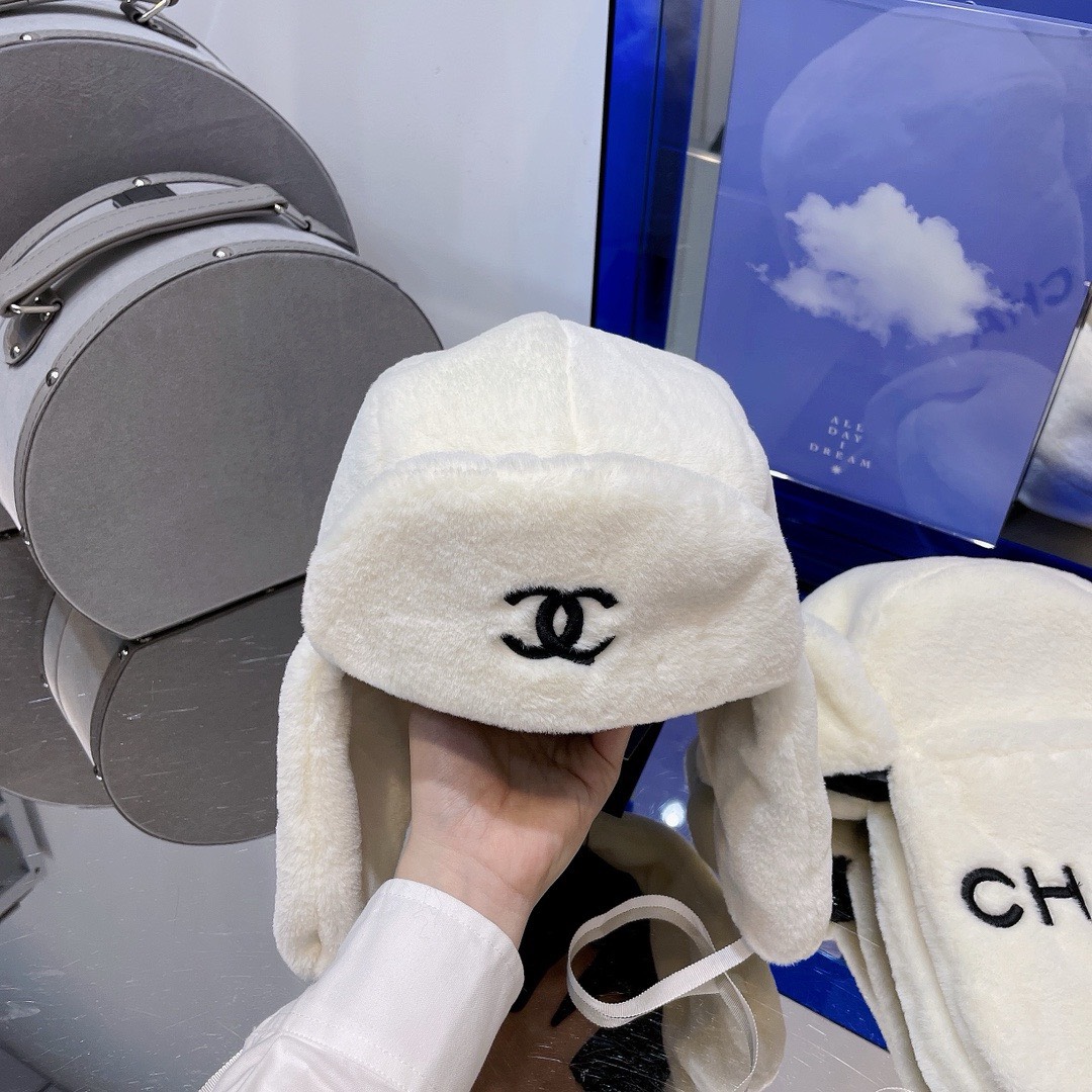Bagsaaa Ch**el Shearling Hat 