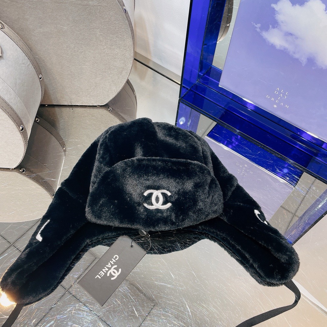 Bagsaaa Ch**el Shearling Hat 