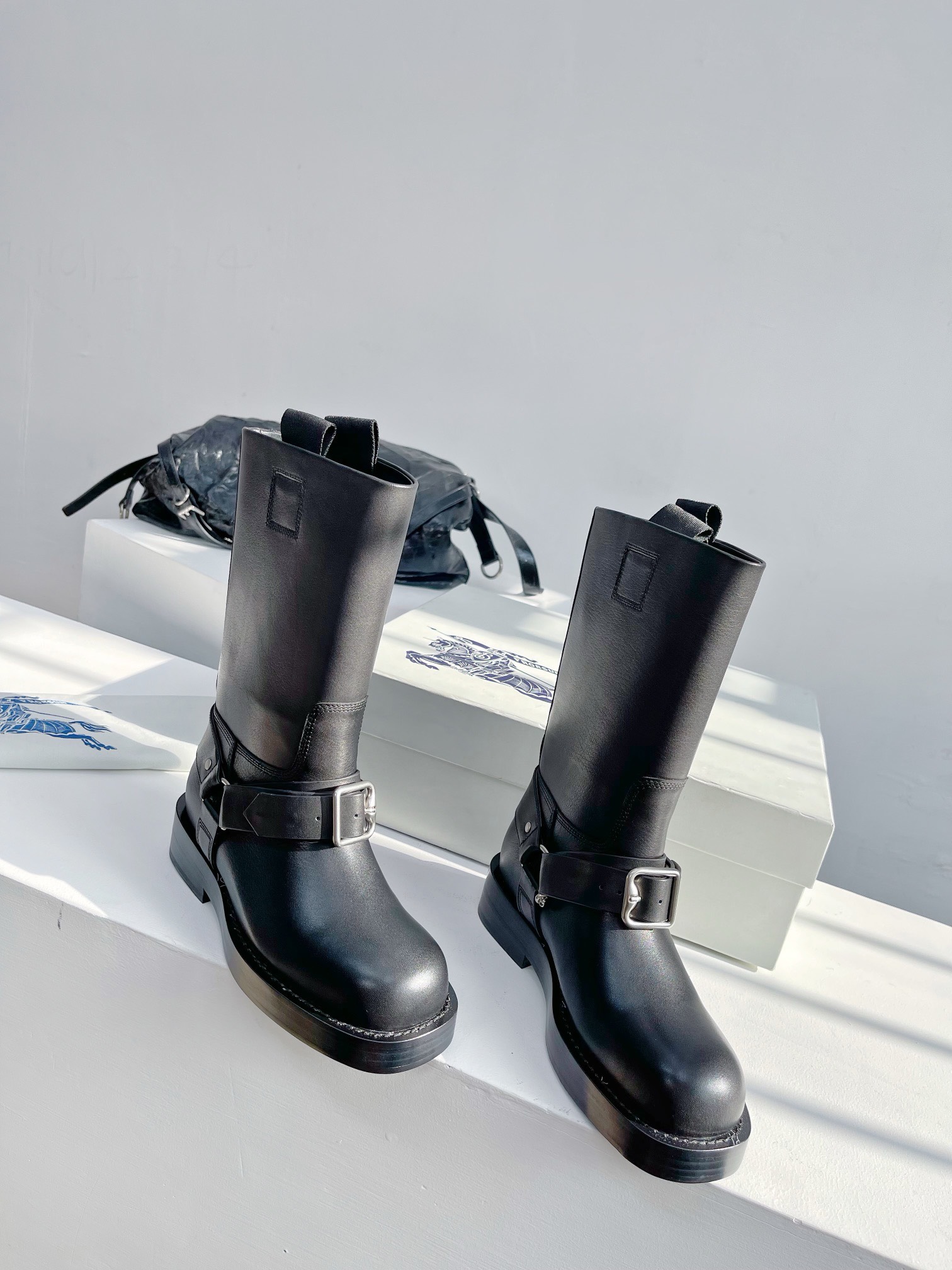 Bagsaaa Bv*b*rry Black Leather Boots 