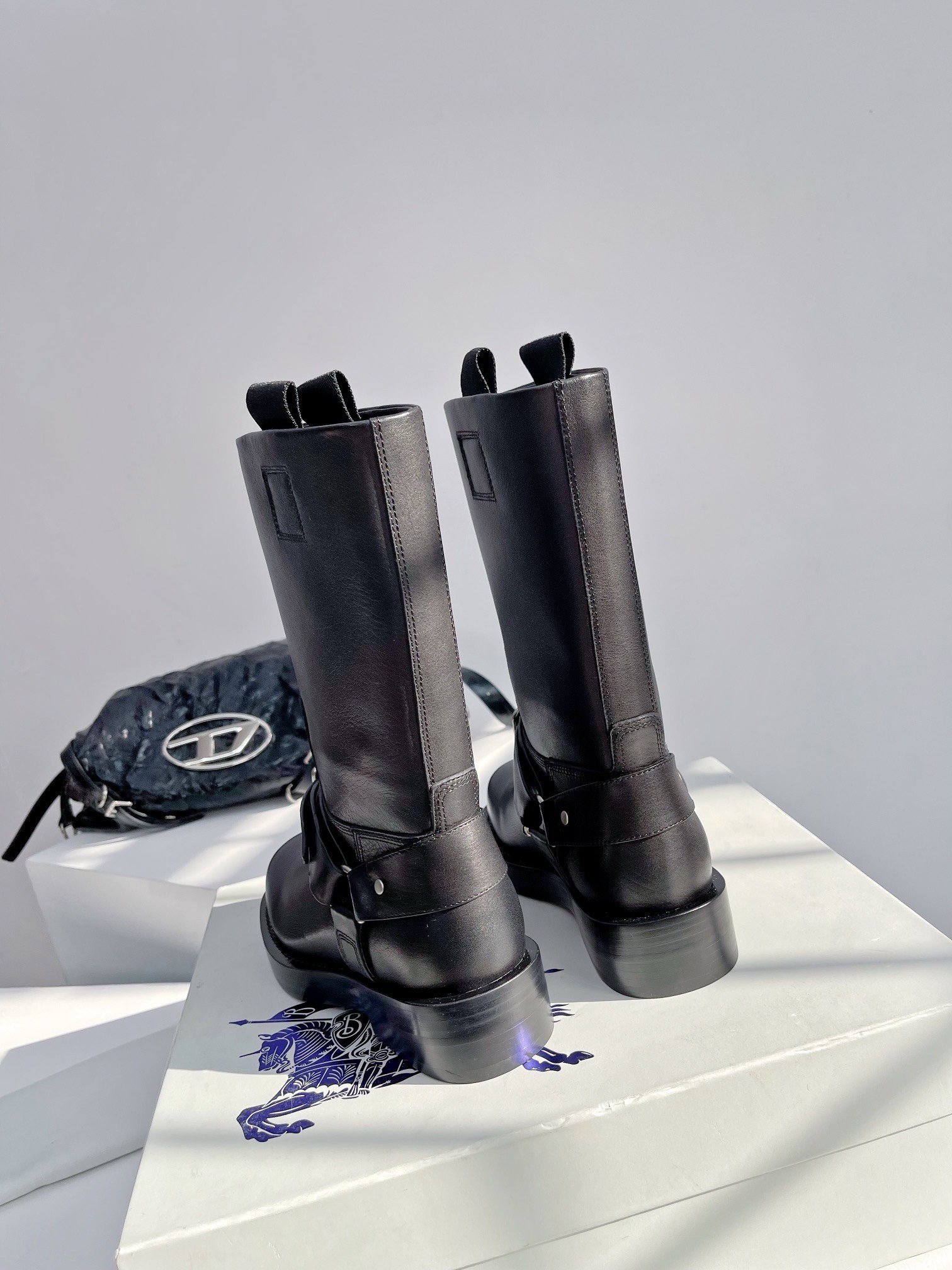 Bagsaaa Bv*b*rry Black Leather Boots 
