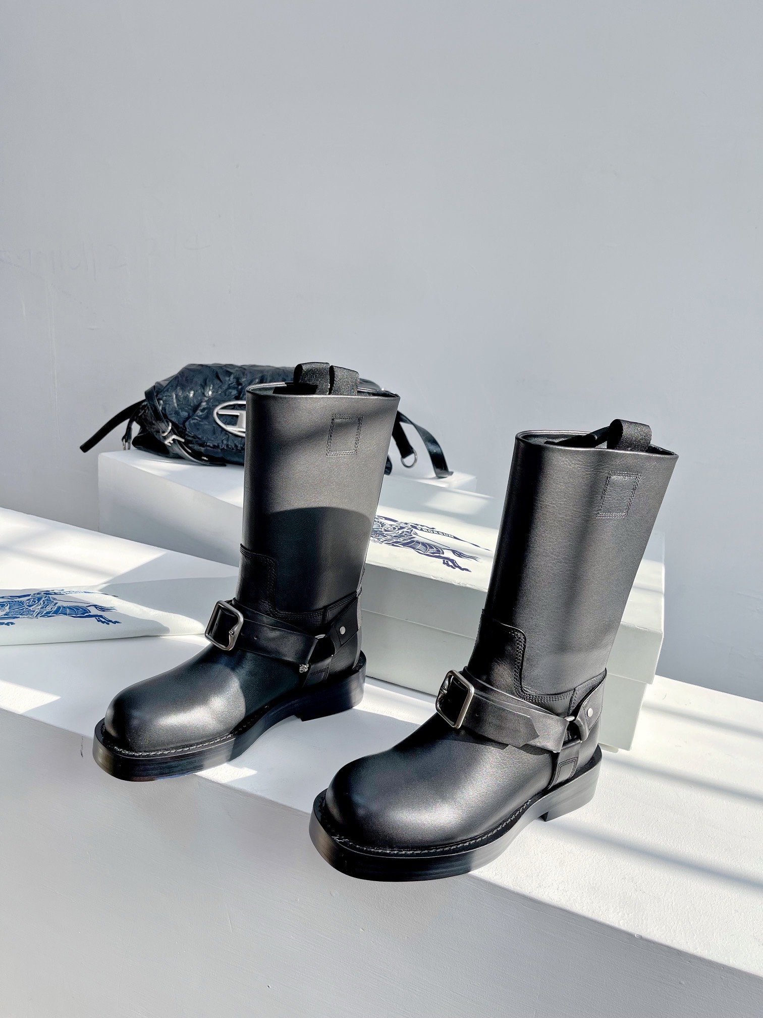 Bagsaaa Bv*b*rry Black Leather Boots 