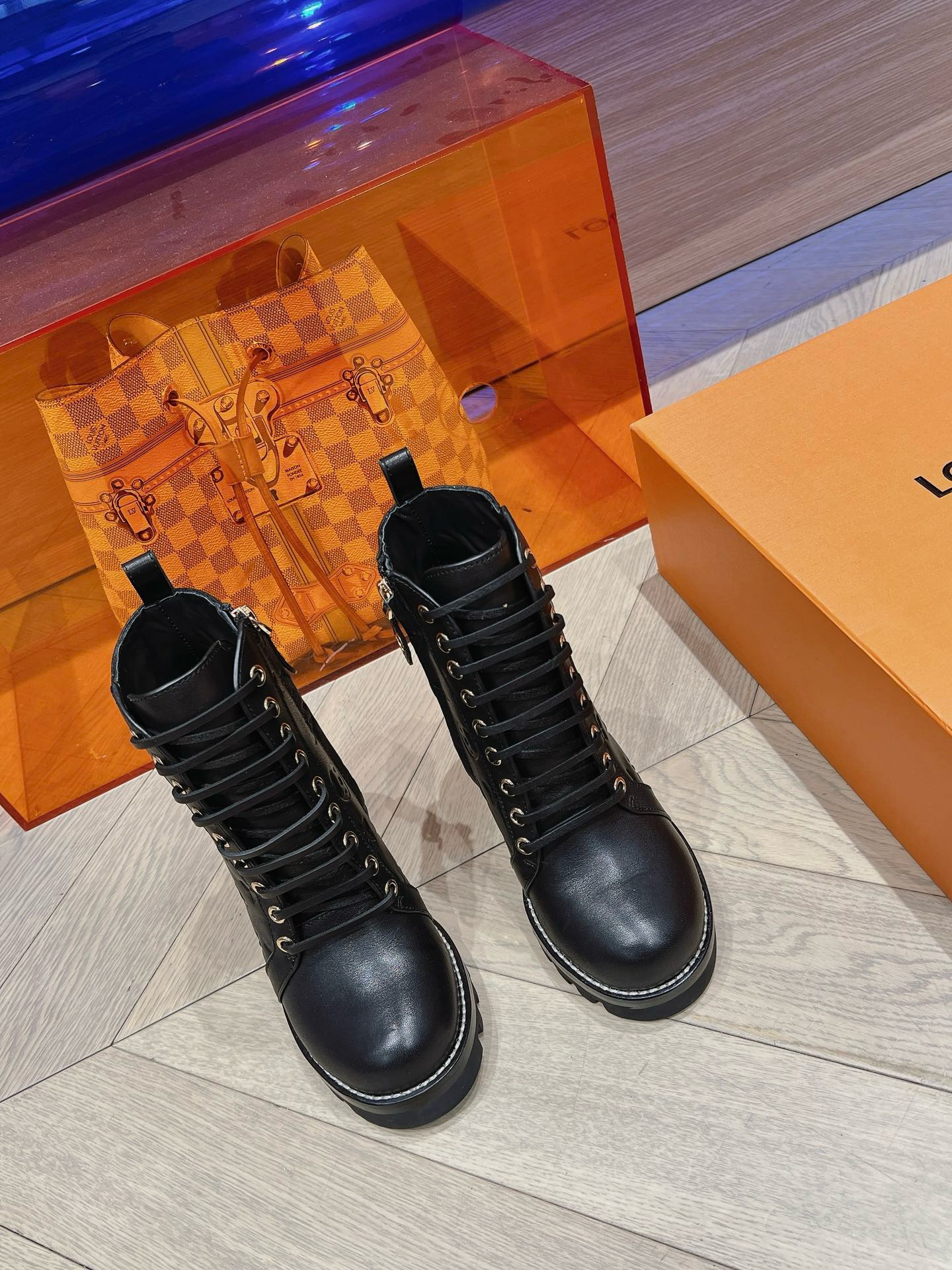 Bagsaaa Star Trail Ankle Black Boot 