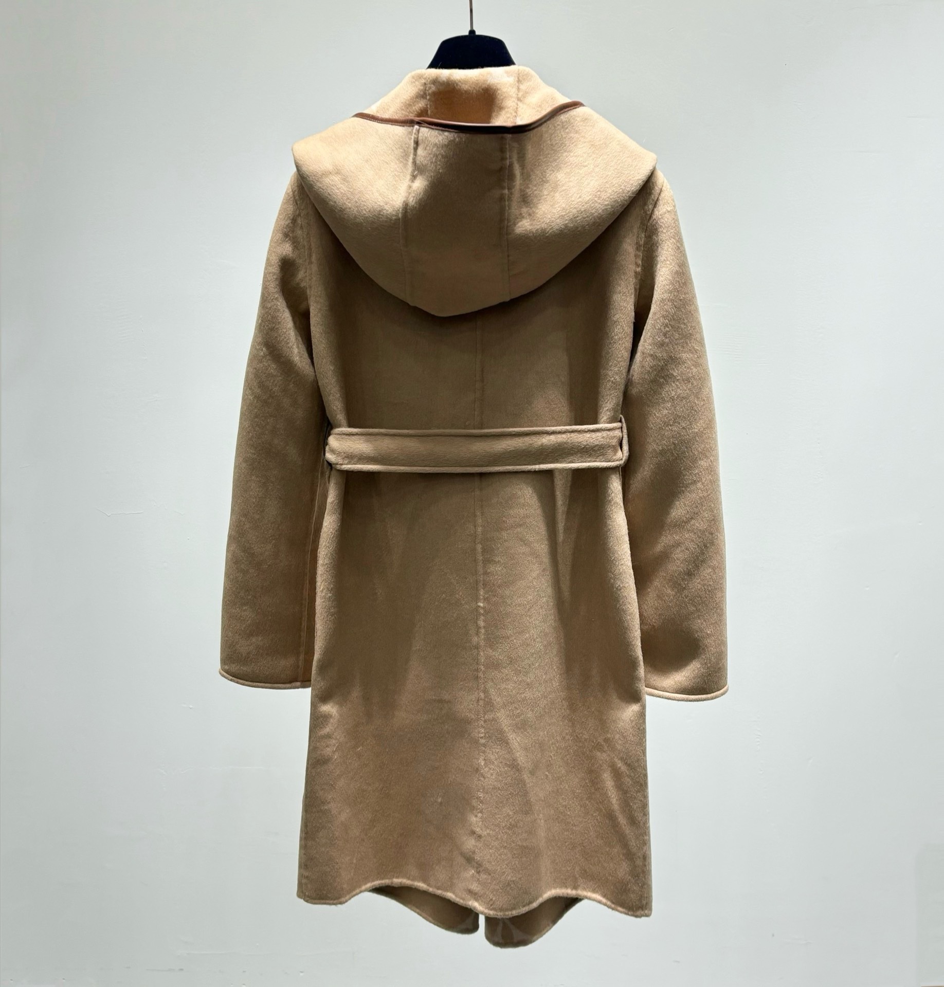 Bagsaaa L0vis Vvtt0n Belted Beige Coat