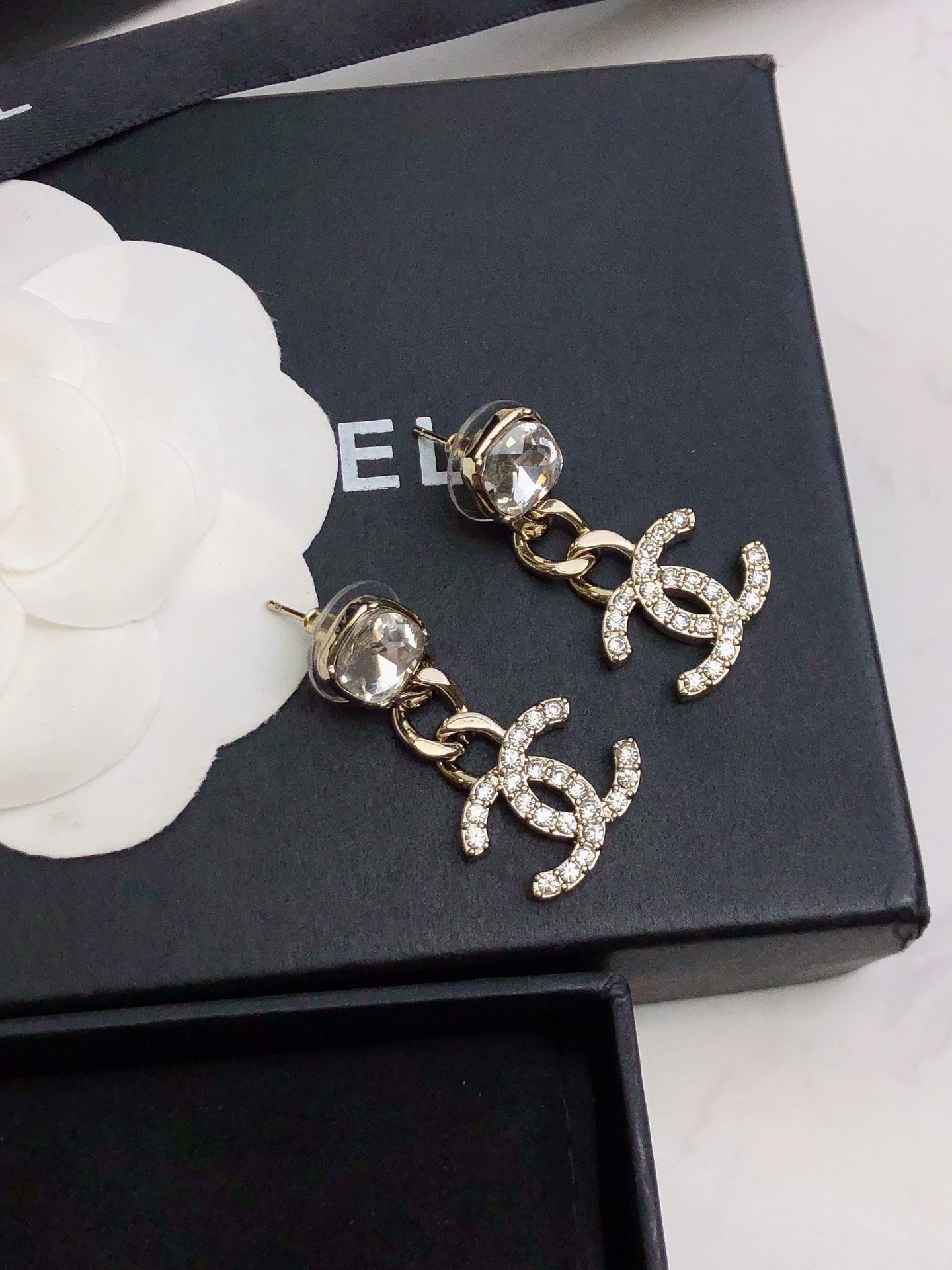Bagsaaa Ch**el CC Logo Earrings - 2 colors