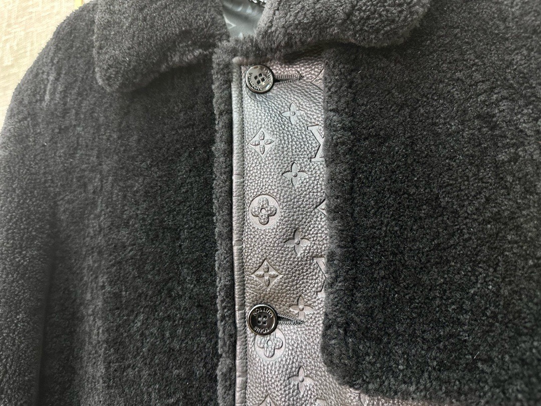 Bagsaaa L0vis Vvtt0n Leather and Shearling Jacket In Black