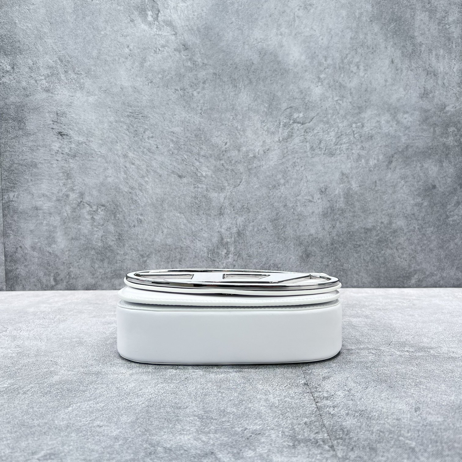 Bagsaaa Diesel iconic bag in white leather - 20.5*13.5*6.5CM