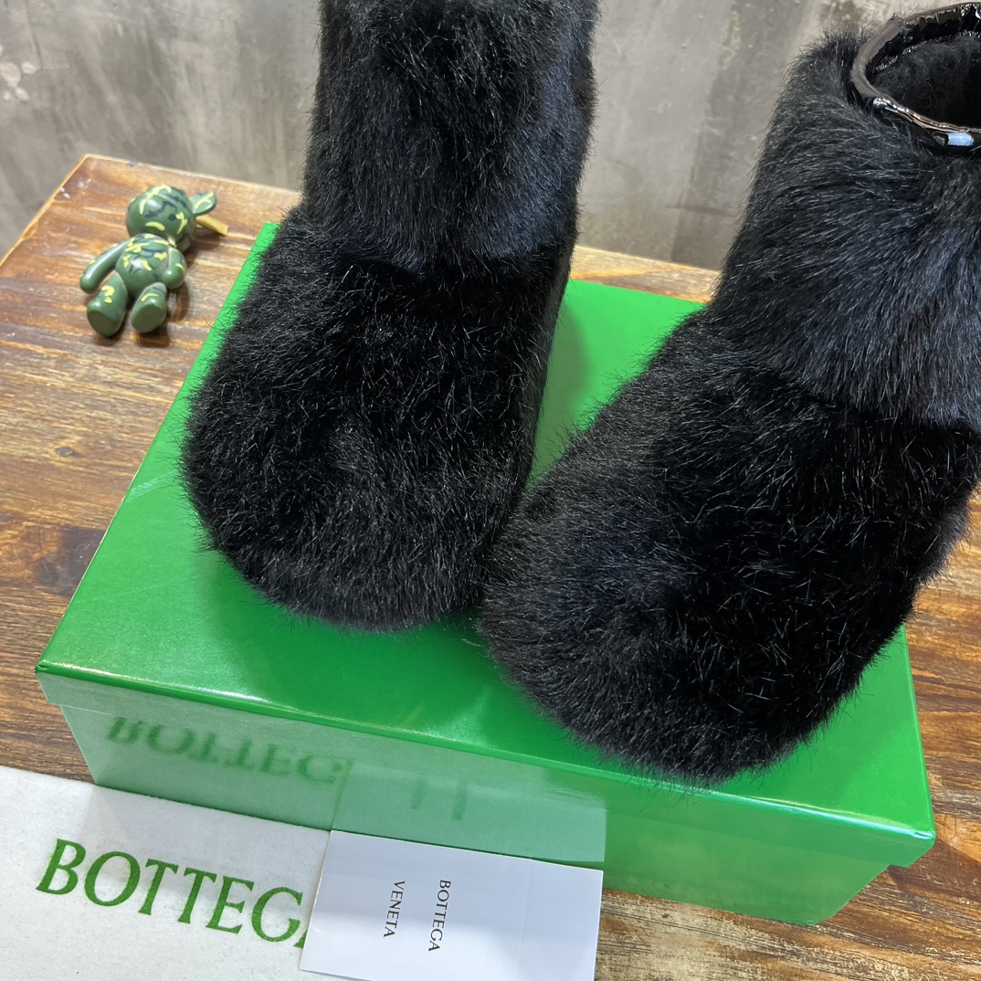 Bagsaaa B0tt*ga Ven*ta Shearling Black Boots