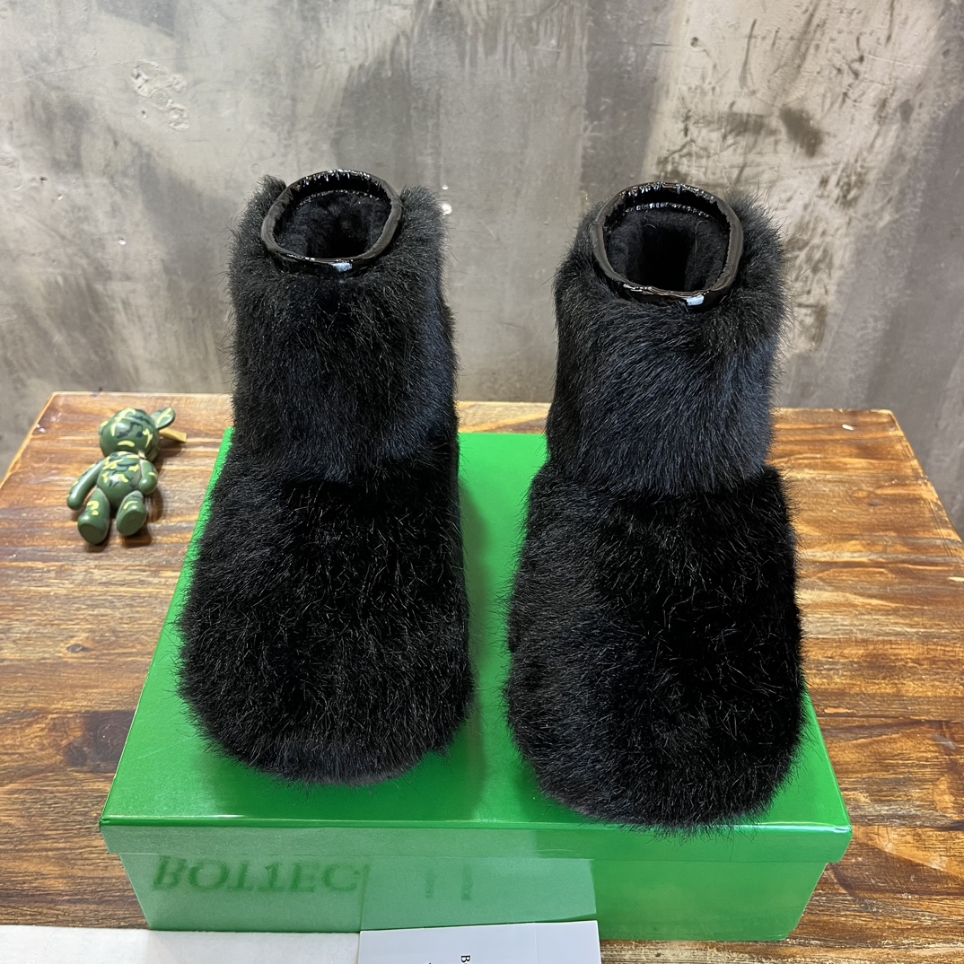 Bagsaaa B0tt*ga Ven*ta Shearling Black Boots