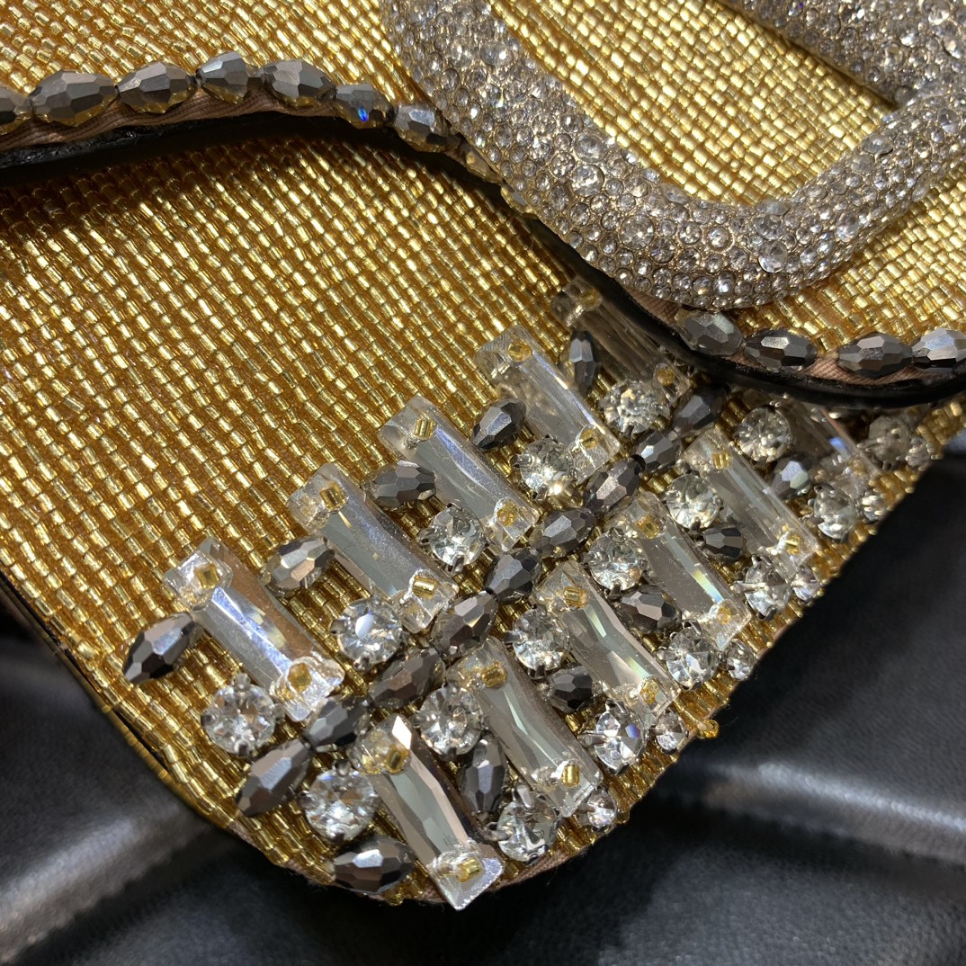Bagsaaa Va1e*ntin0 Garavani Mini loco Yellow - 19x10.5x5cm
