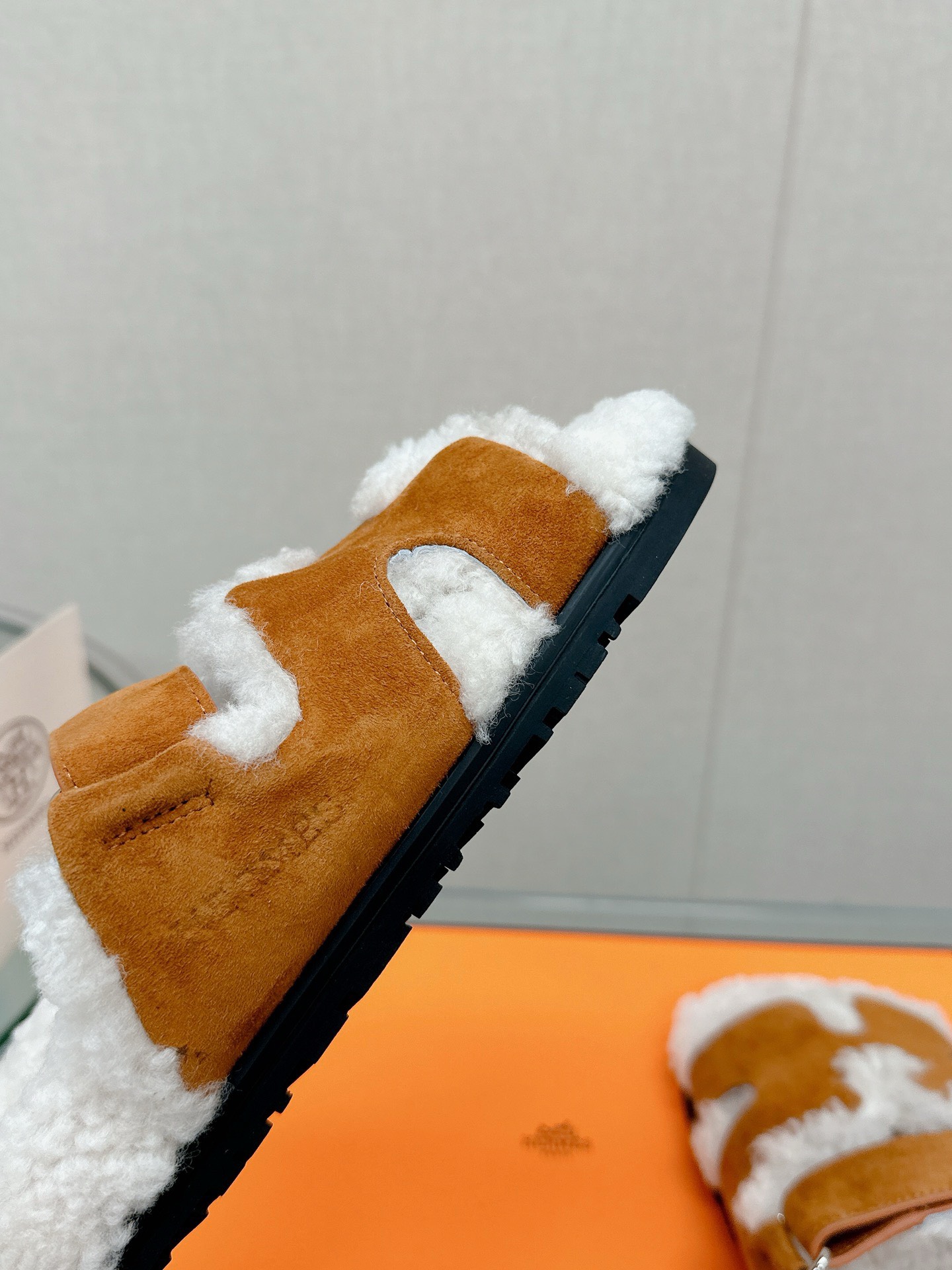 Bagsaaa H**me5 Shearling Sandals Black & Brown
