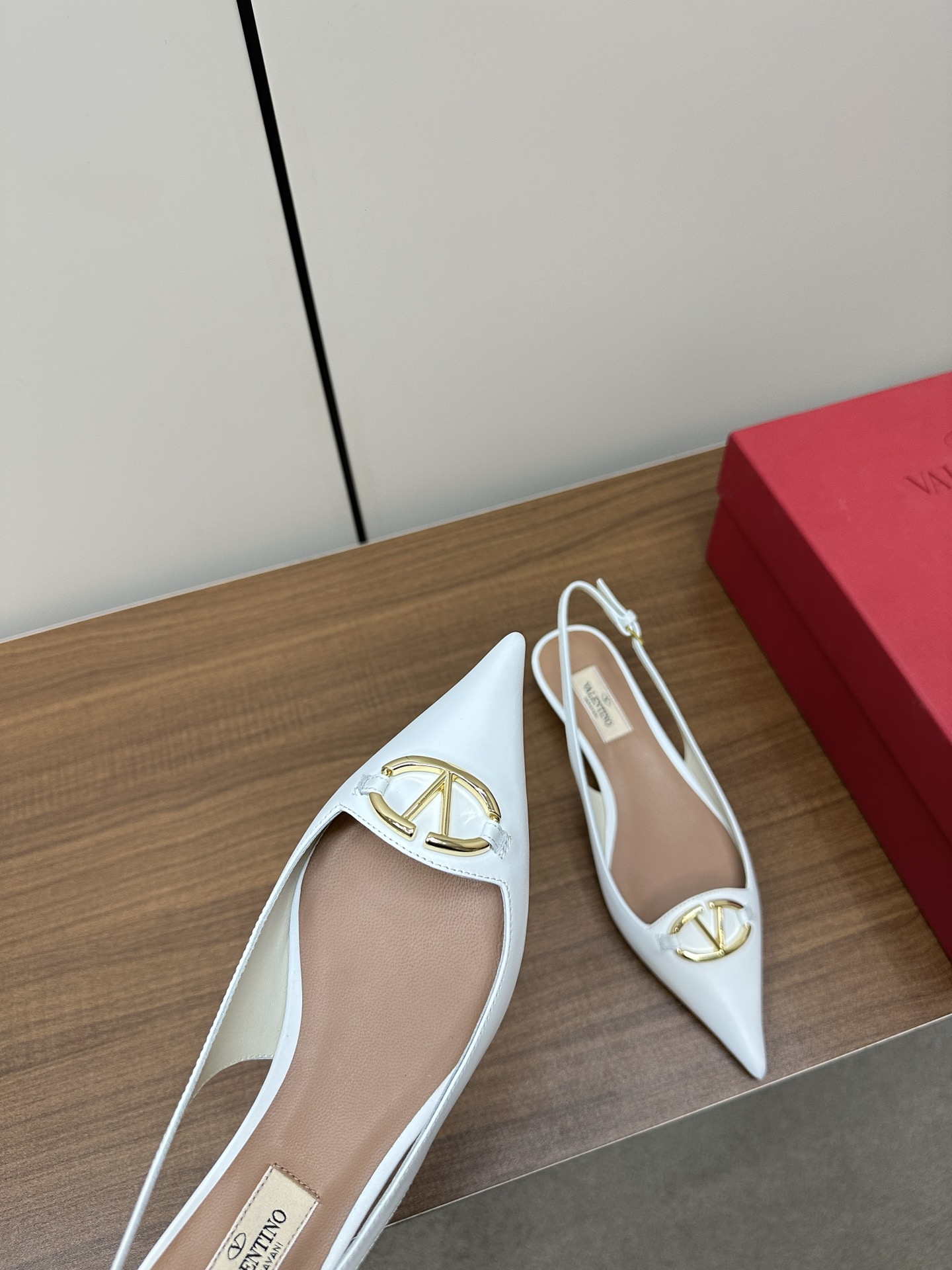 Bagsaaa Va1e*ntin0 Vlogo Heels In White Leather