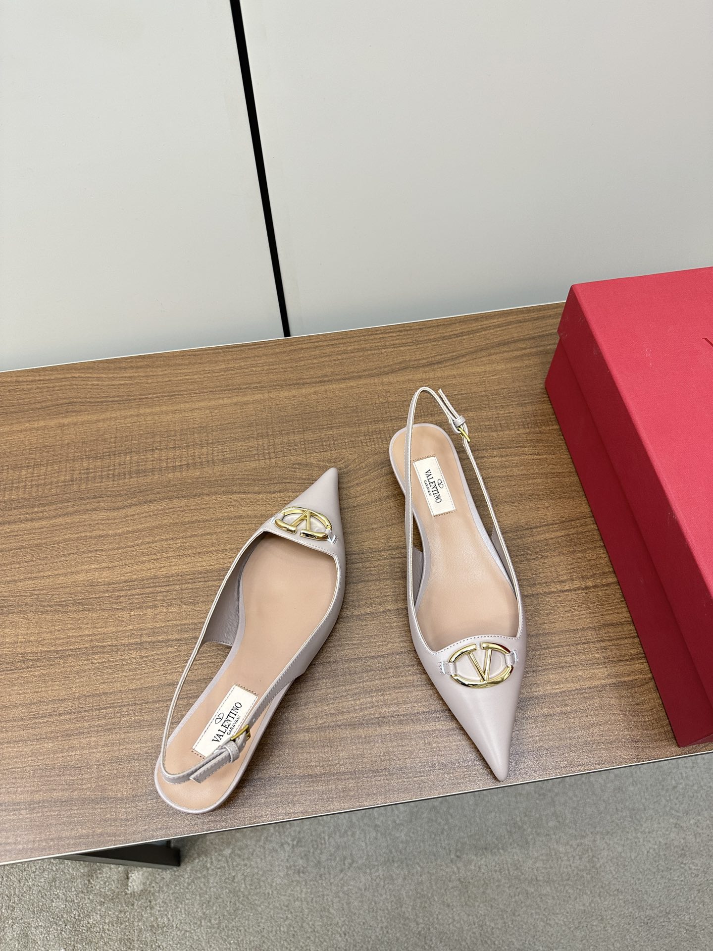 Bagsaaa Va1e*ntin0 Vlogo Heels In Nude Leather