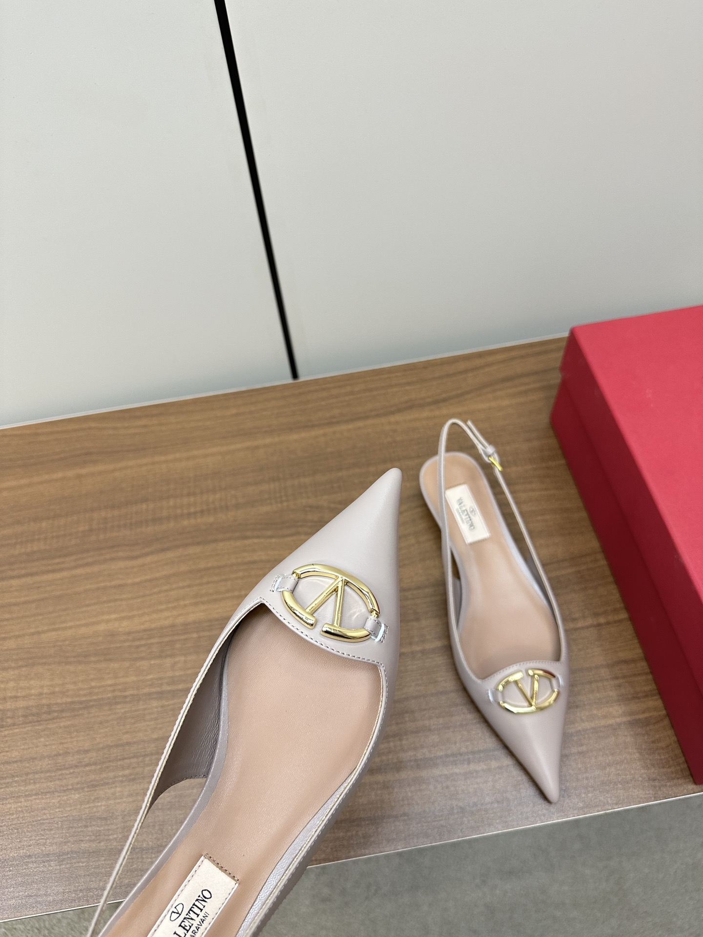Bagsaaa Va1e*ntin0 Vlogo Heels In Nude Leather