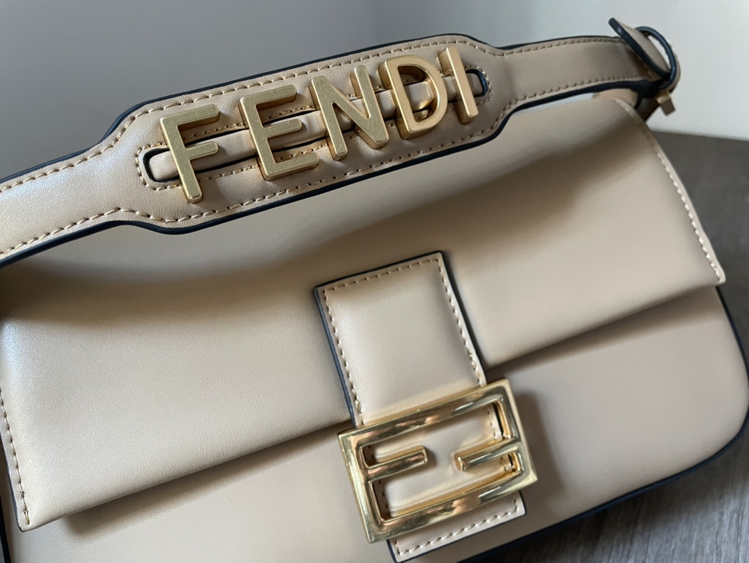 Bagsaaa F**di Baguette in Beige 27*6*15cm