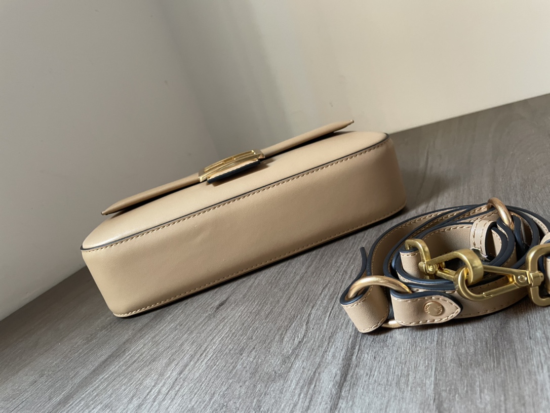 Bagsaaa F**di Baguette in Beige 27*6*15cm