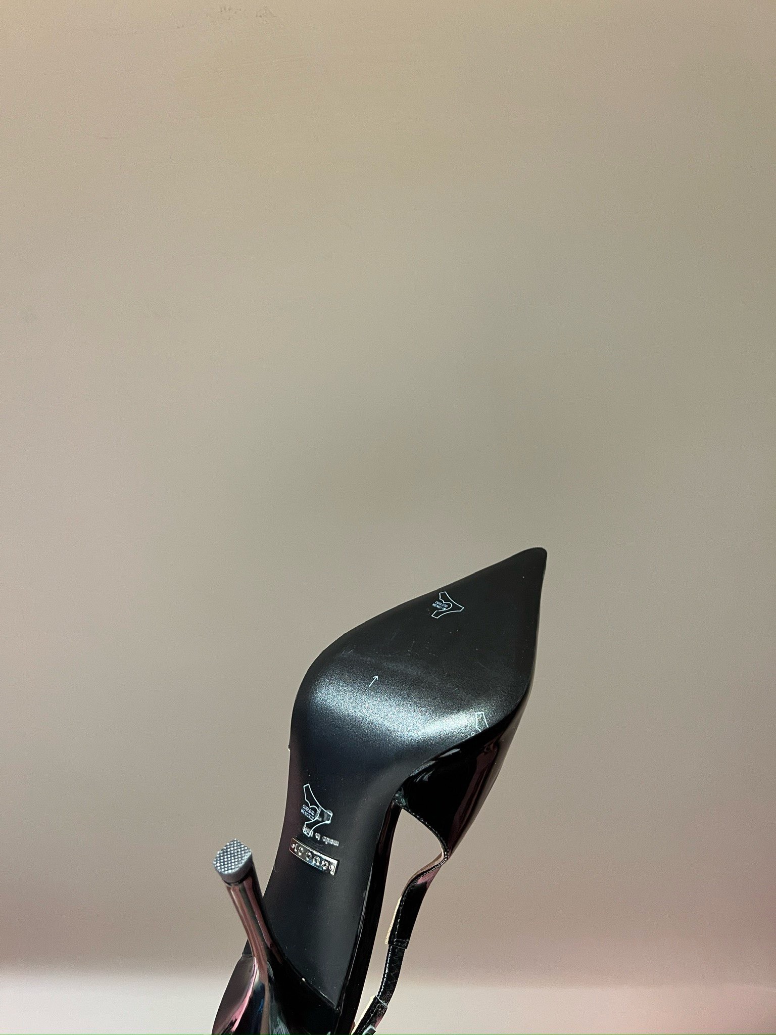 Bagsaaa Gvc*1 Pump In Black Patent 