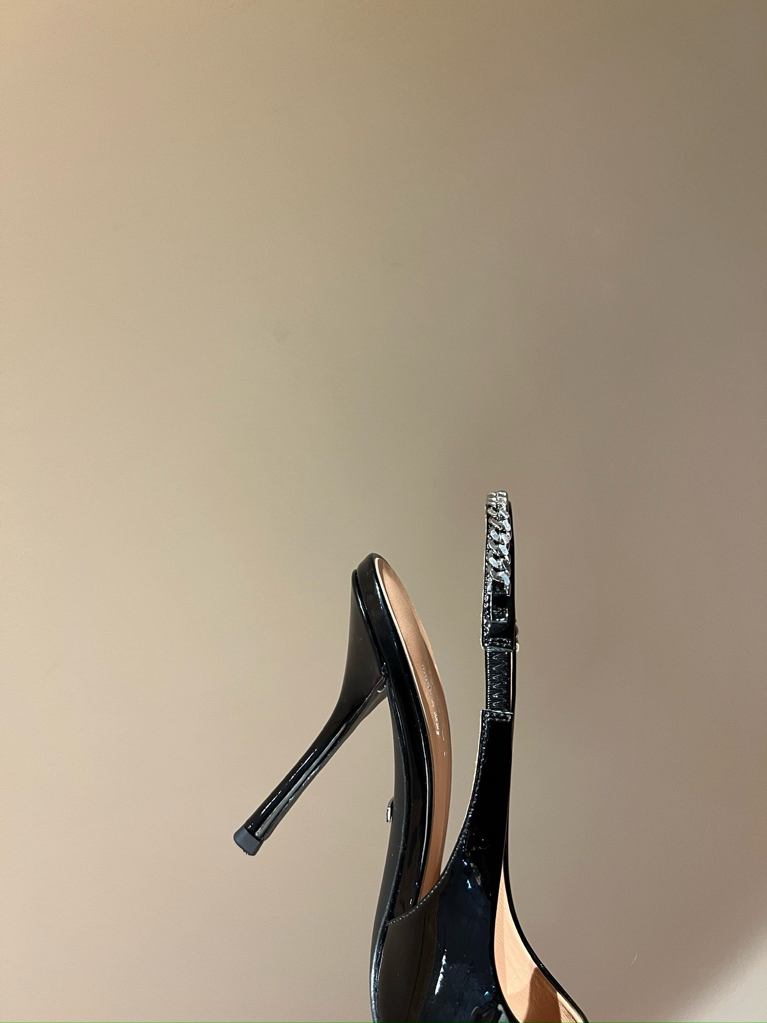 Bagsaaa Gvc*1 Pump In Black Patent 