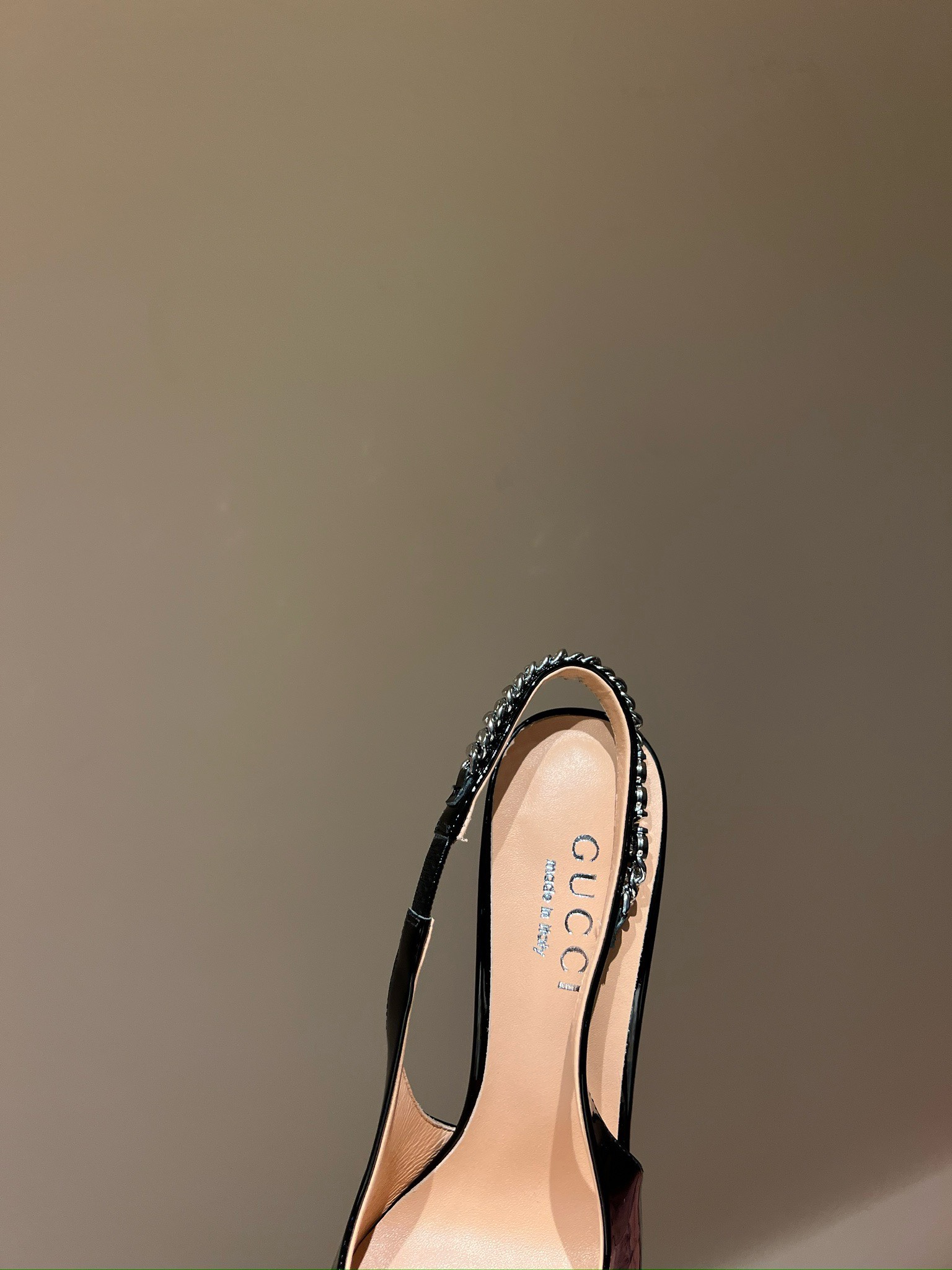 Bagsaaa Gvc*1 Pump In Black Patent 