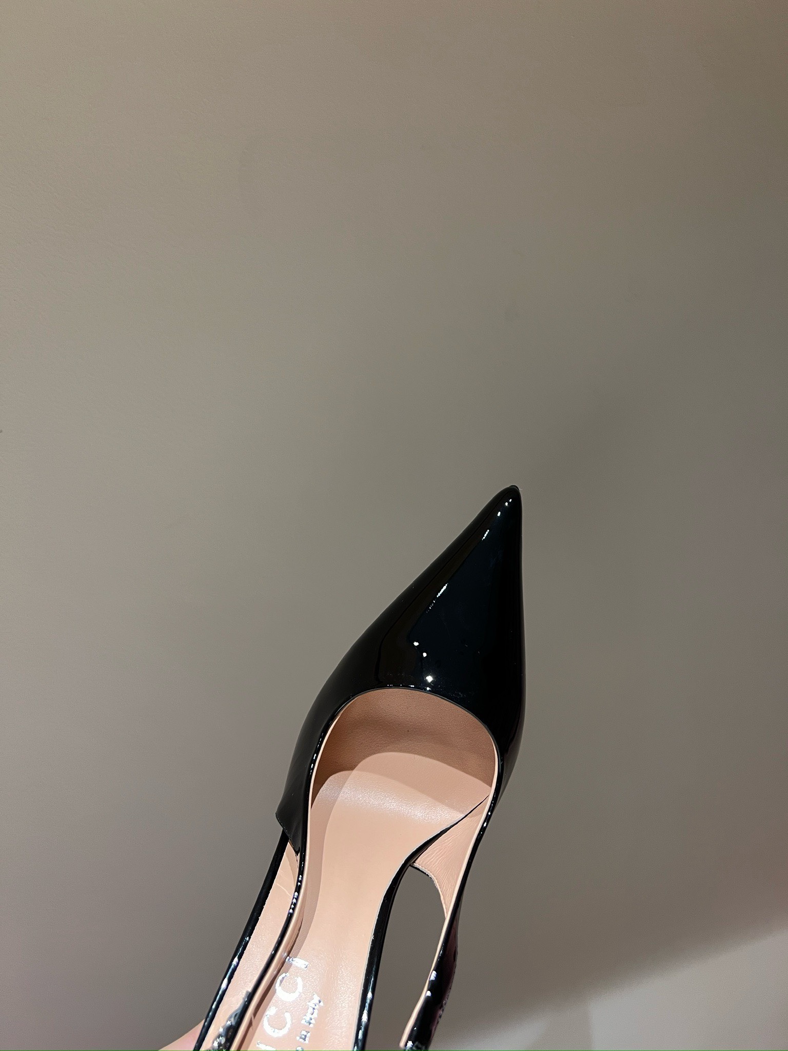 Bagsaaa Gvc*1 Pump In Black Patent 