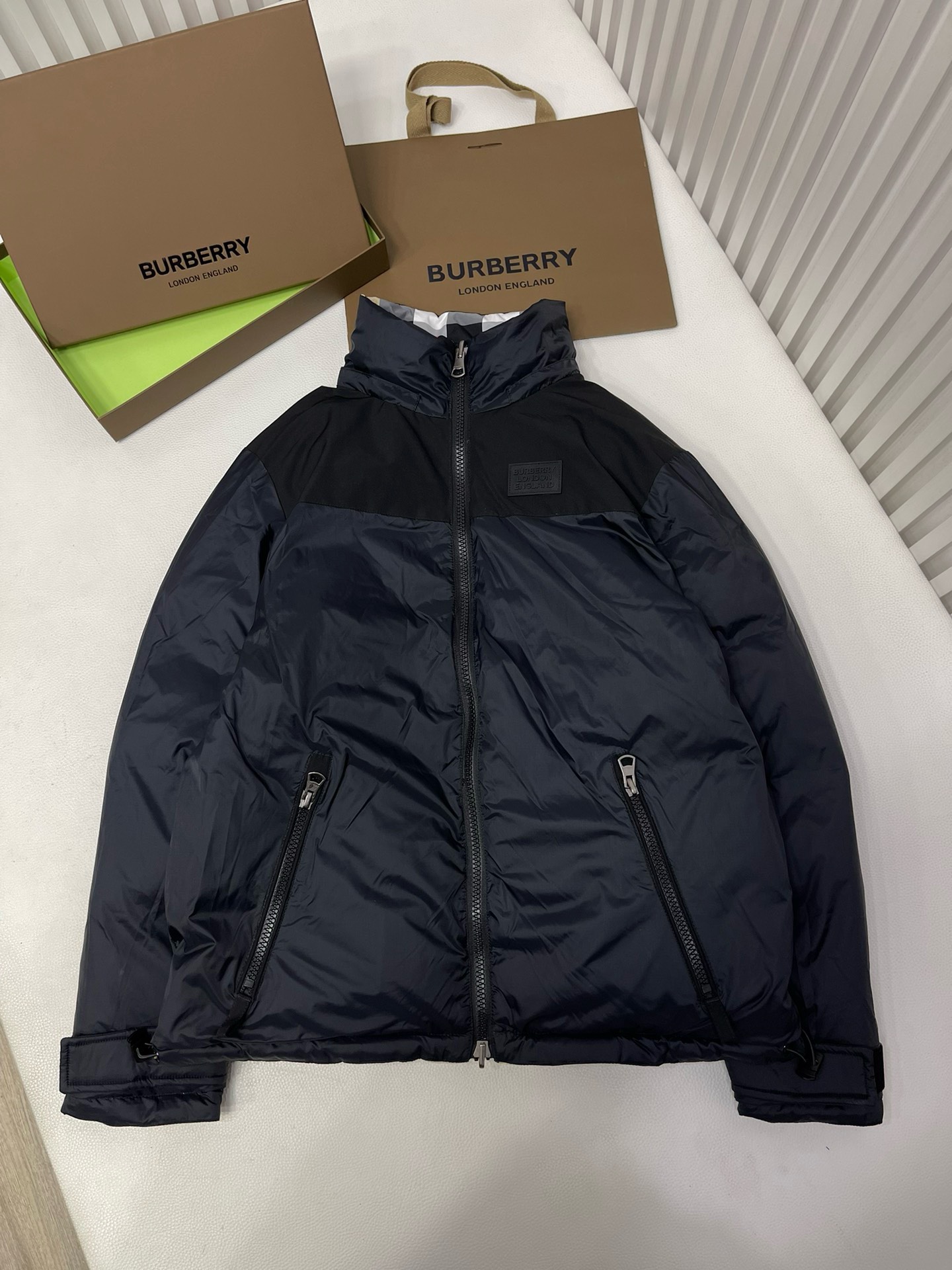 Bagsaaa Bv*b*rry Down Jacket With Classic Pattern
